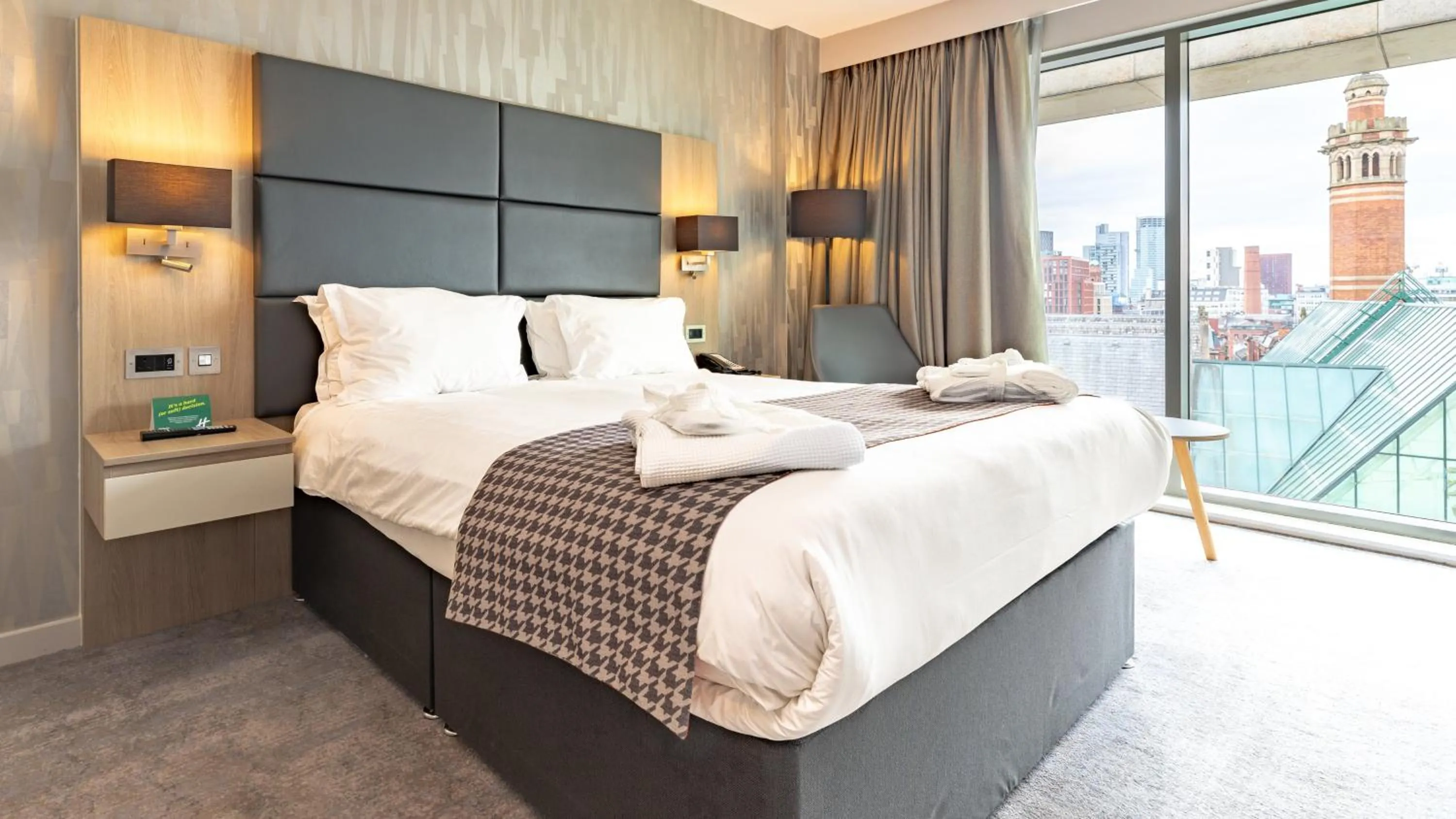 Bedroom, Bed in Holiday Inn Manchester - City Centre by IHG