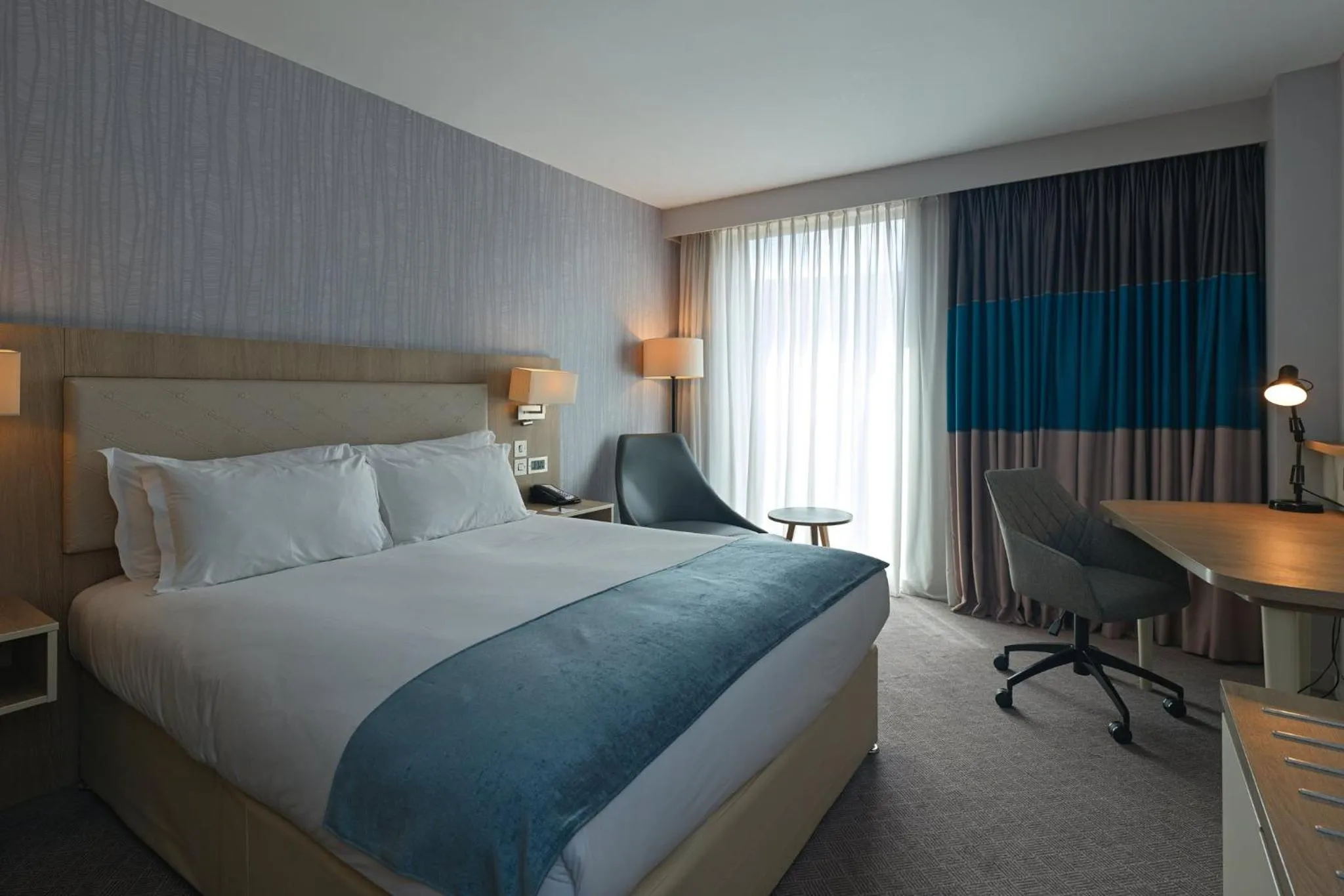 Photo of the whole room, Bed in Holiday Inn Manchester - City Centre by IHG