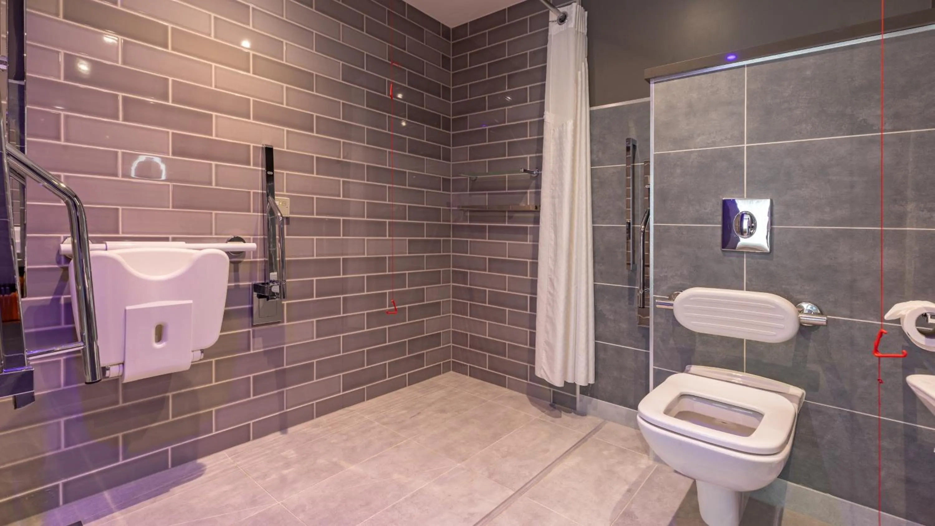 Bathroom in Holiday Inn Manchester - City Centre by IHG