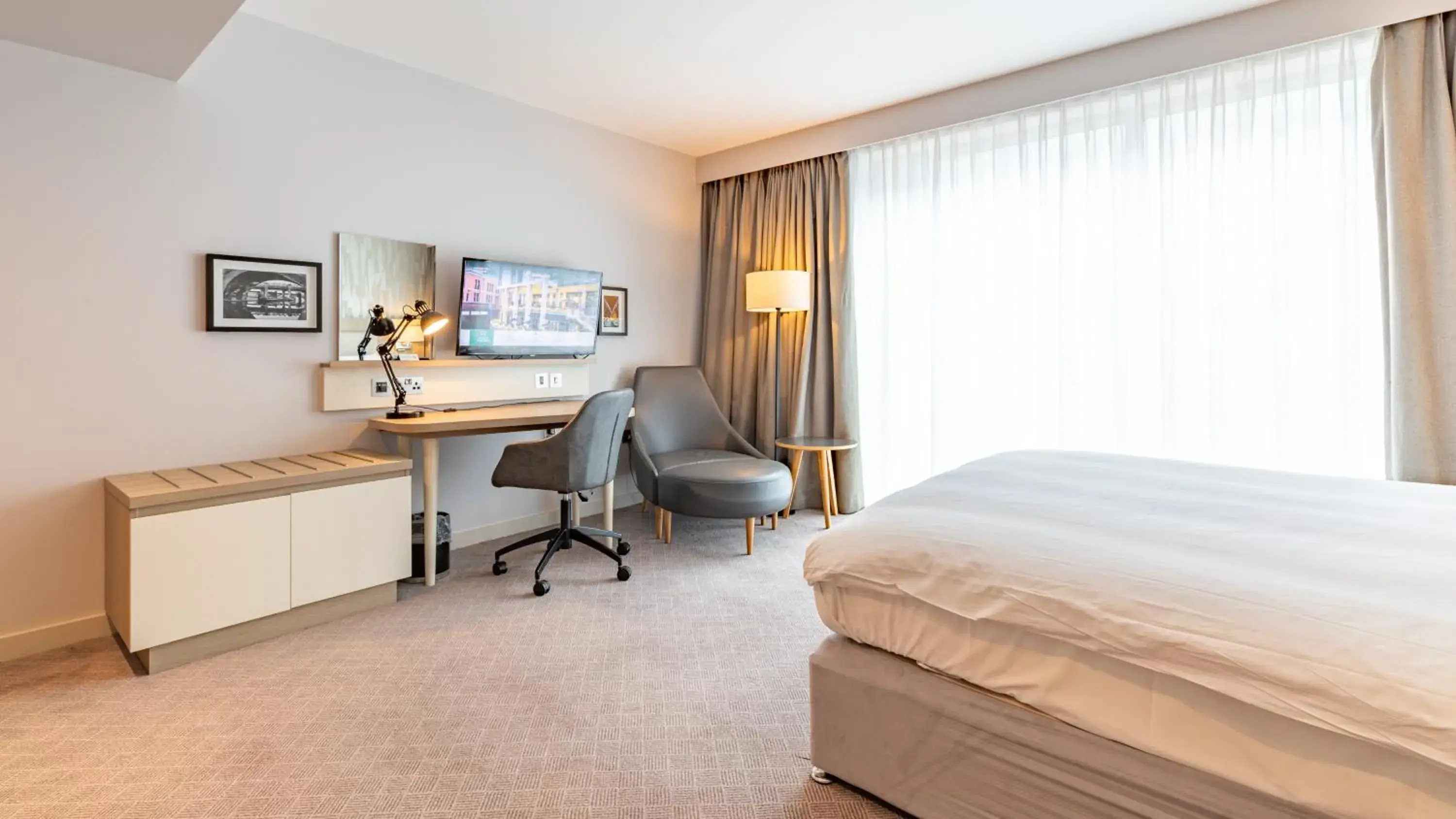 Premium King Room - Disability Access in Holiday Inn Manchester - City Centre by IHG Premium King Room - Disability Access in Holiday Inn Manchester - City Centre by IHG
