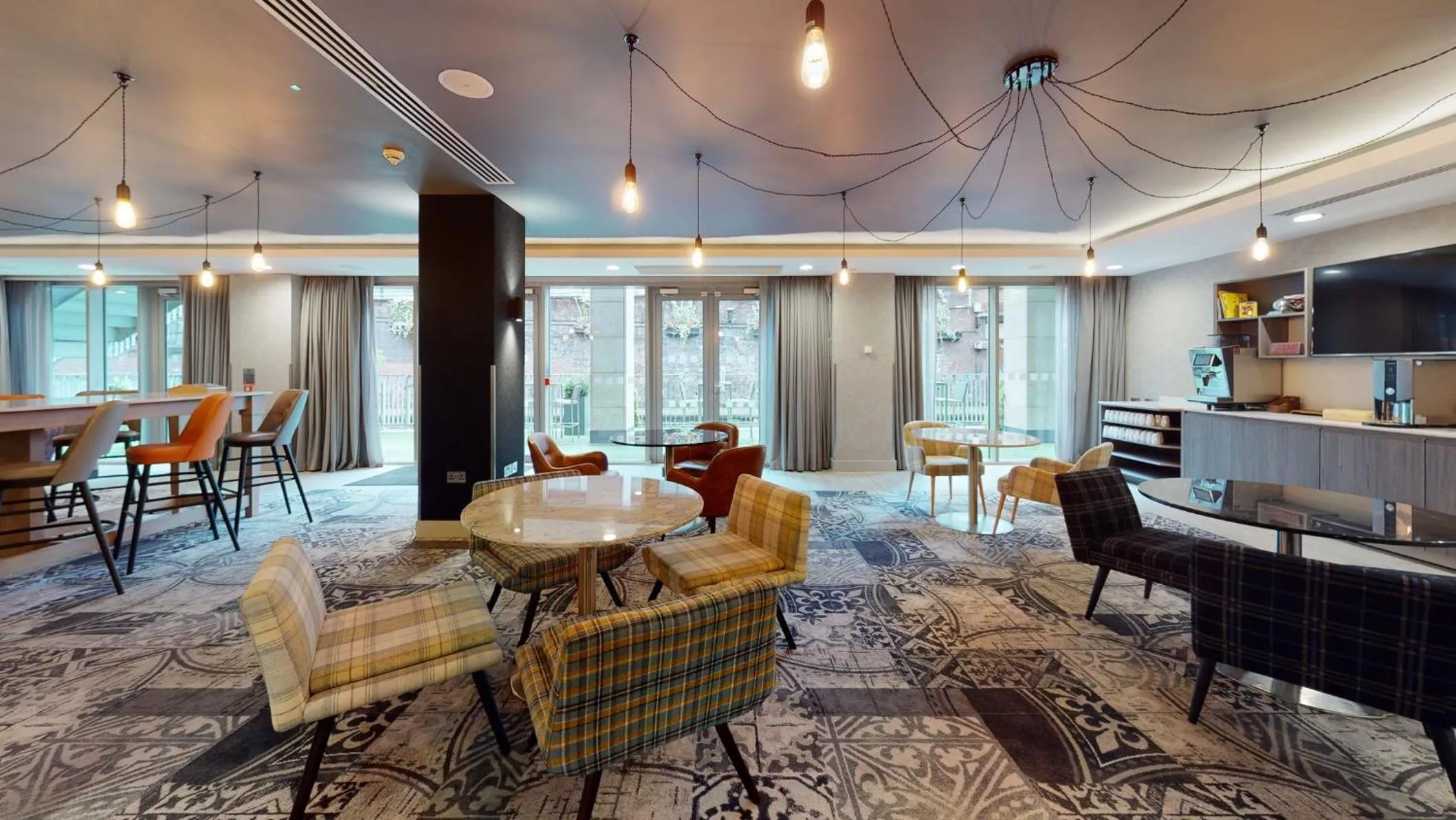 Restaurant/places to eat in Holiday Inn Manchester - City Centre by IHG