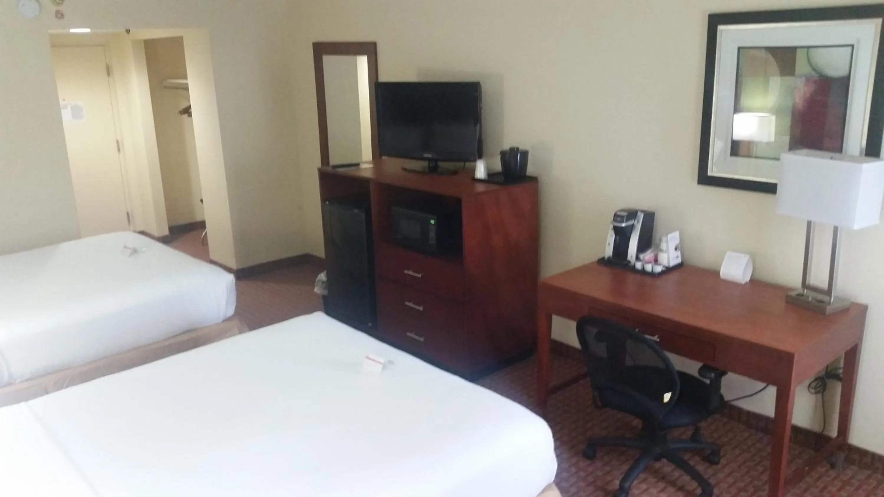 Bed in Holiday Inn Express Harrisburg SW - Mechanicsburg by IHG