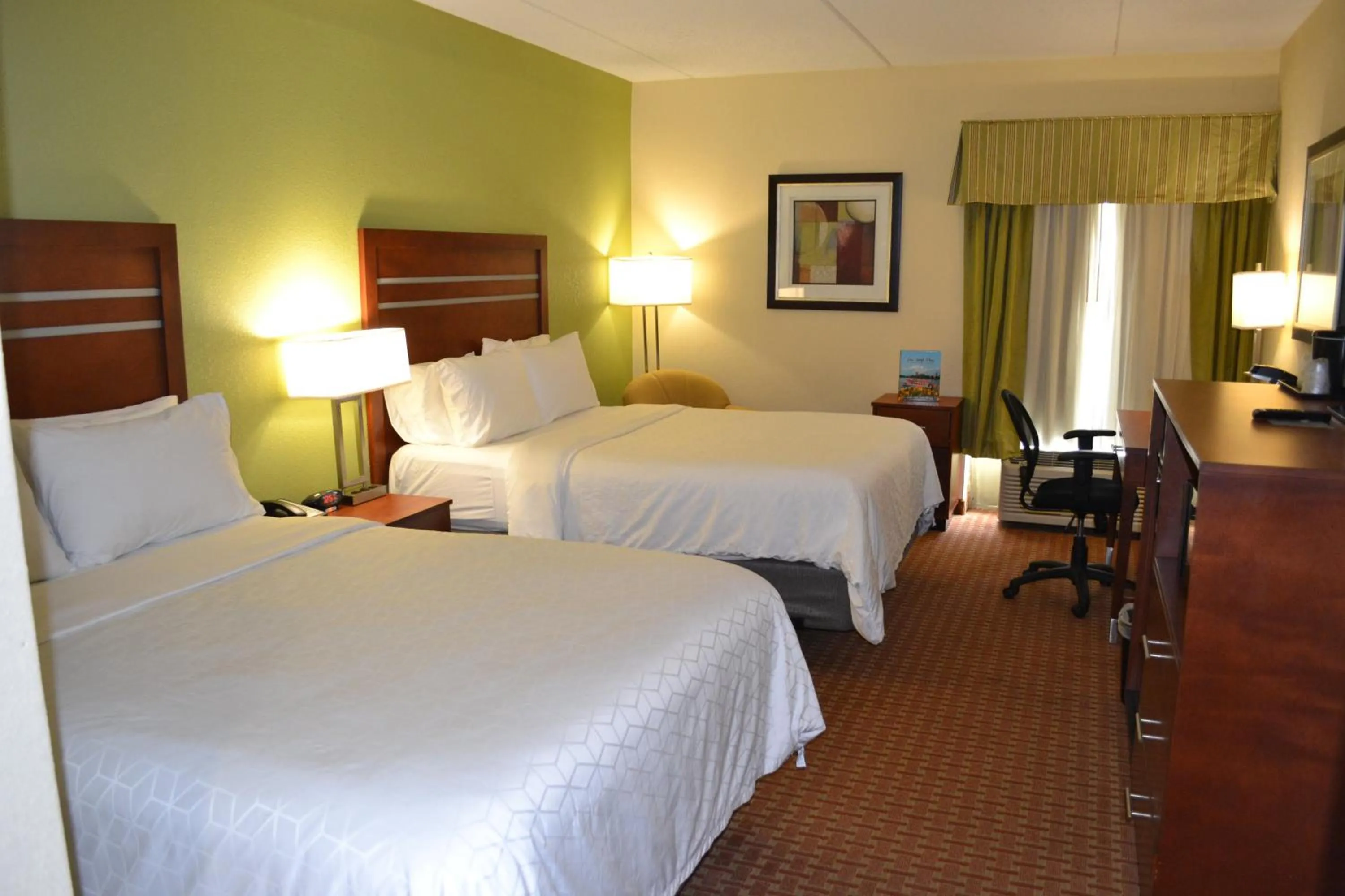 Photo of the whole room, Bed in Holiday Inn Express Harrisburg SW - Mechanicsburg by IHG