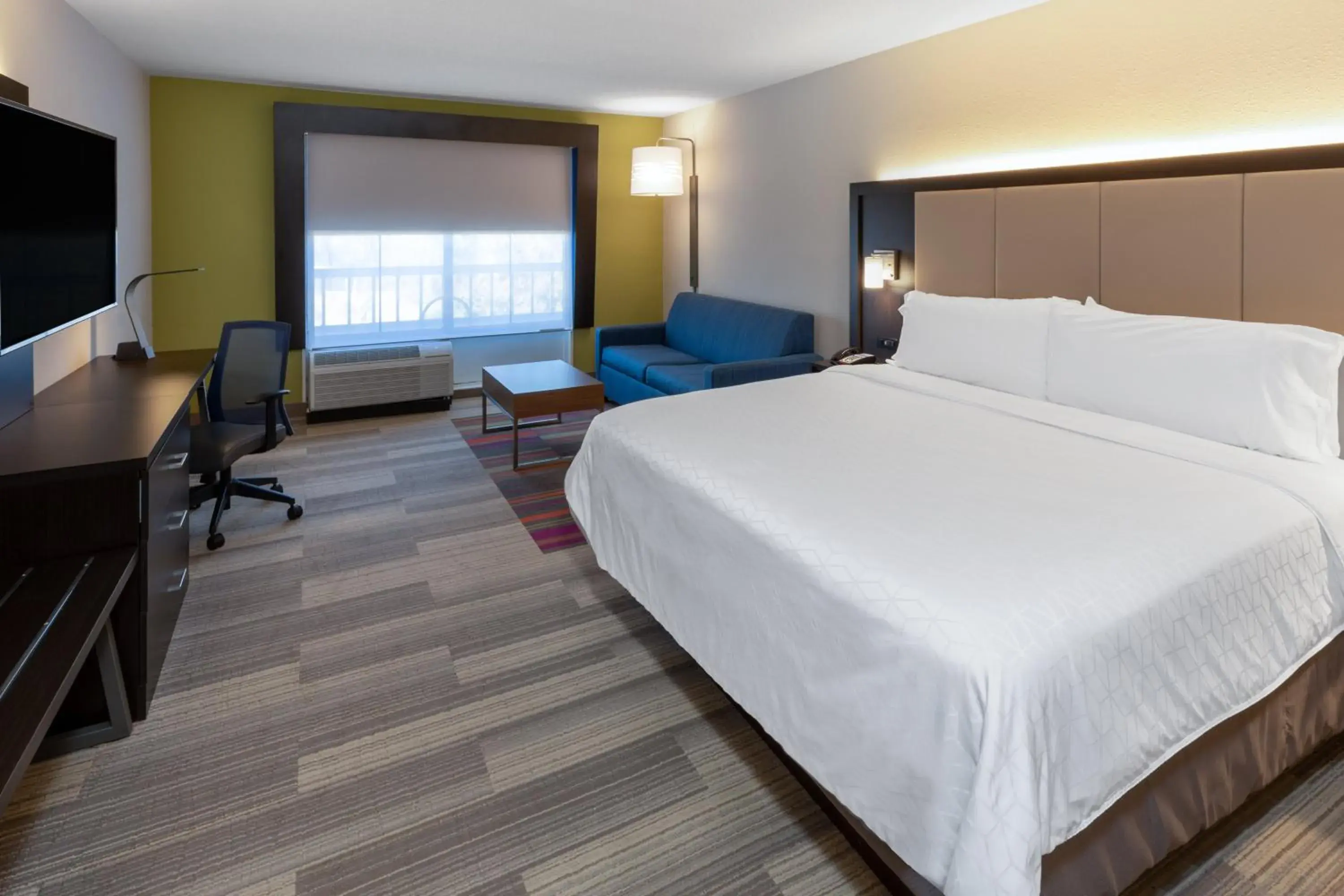 Photo of the whole room, Bed in Holiday Inn Express Minden by IHG Photo of the whole room, Bed in Holiday Inn Express Minden by IHG