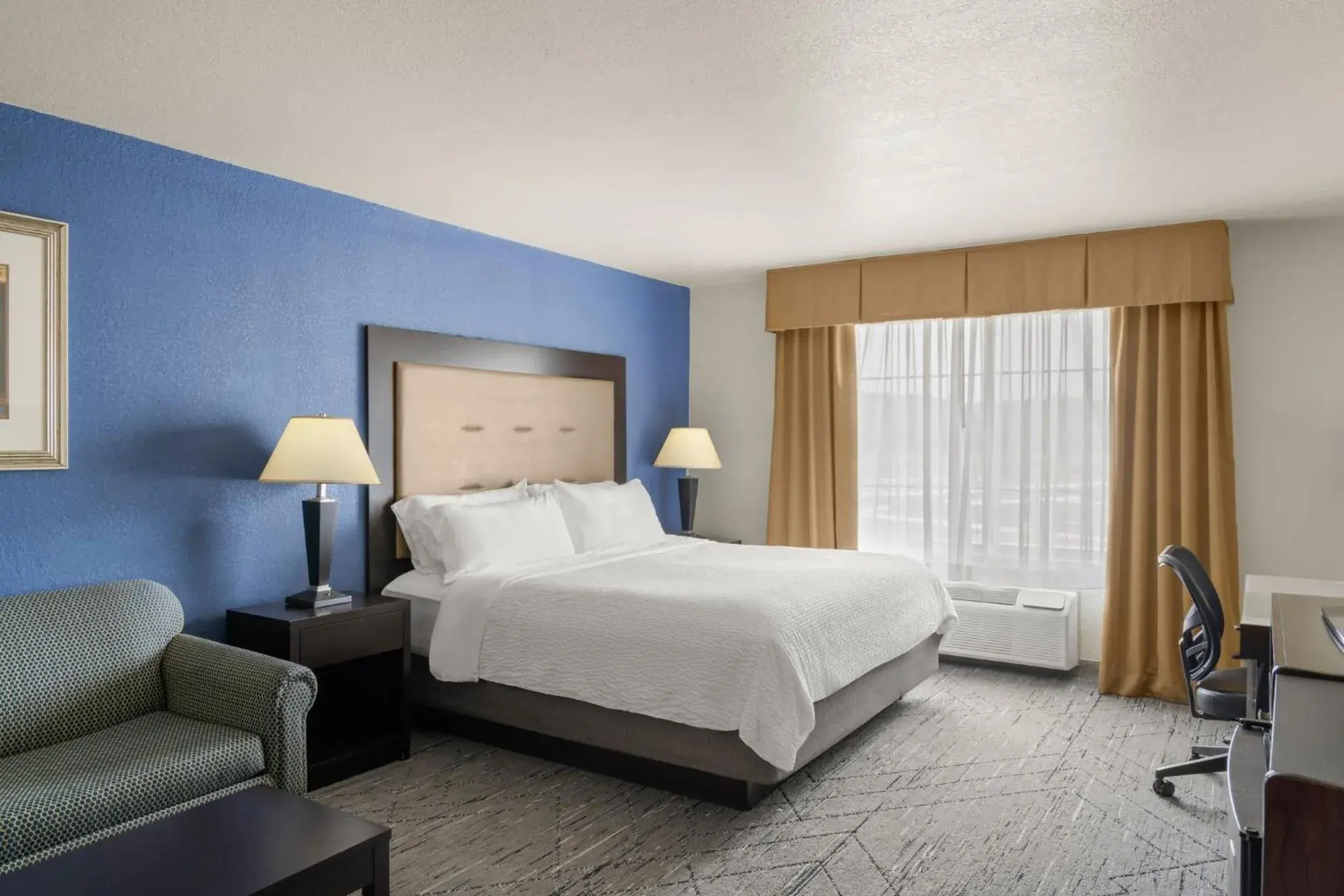 Photo of the whole room, Bed in Holiday Inn Express & Suites New Buffalo, MI by IHG Photo of the whole room, Bed in Holiday Inn Express & Suites New Buffalo, MI by IHG