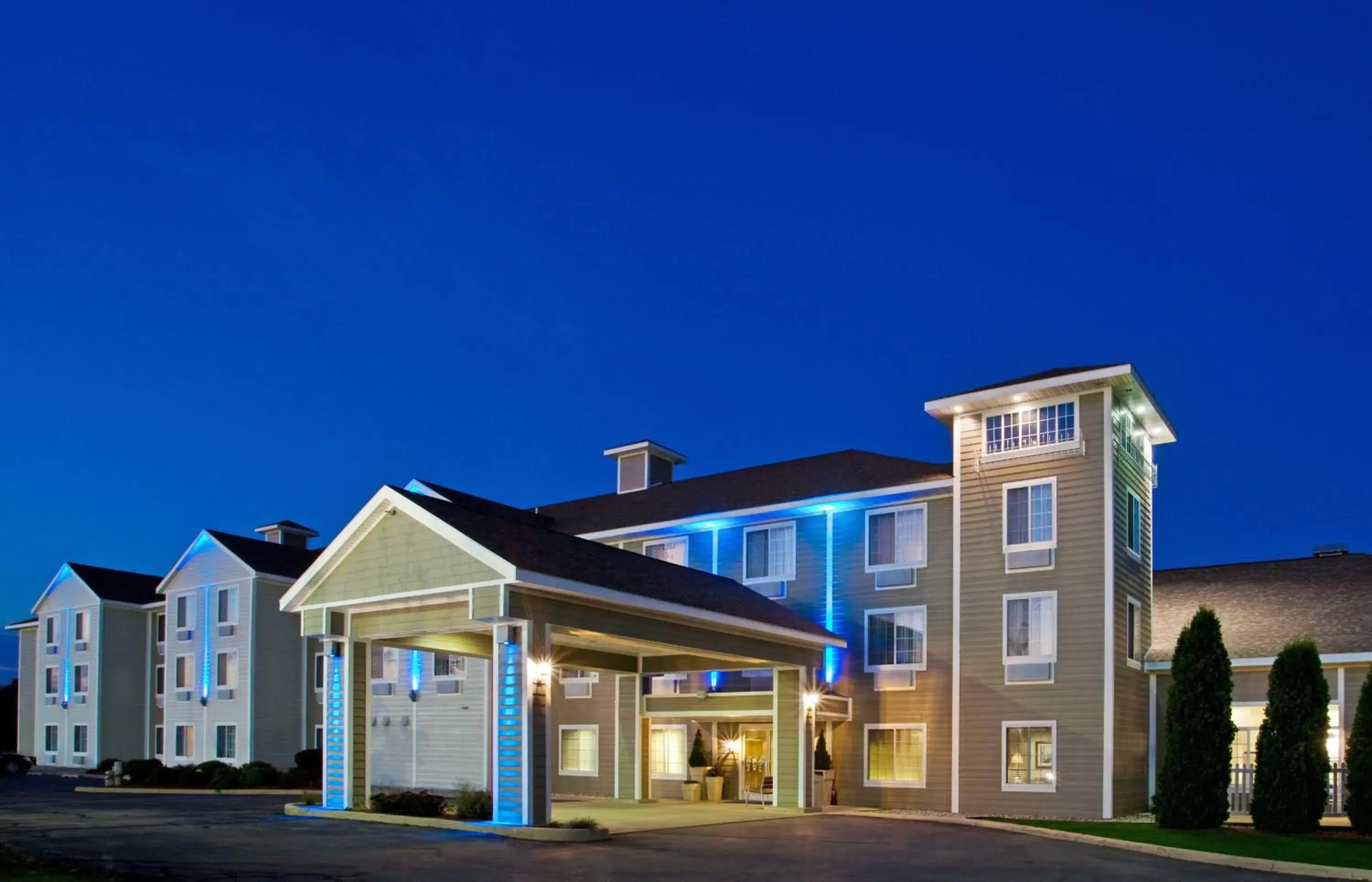 Property building in Holiday Inn Express & Suites New Buffalo, MI by IHG Property building in Holiday Inn Express & Suites New Buffalo, MI by IHG