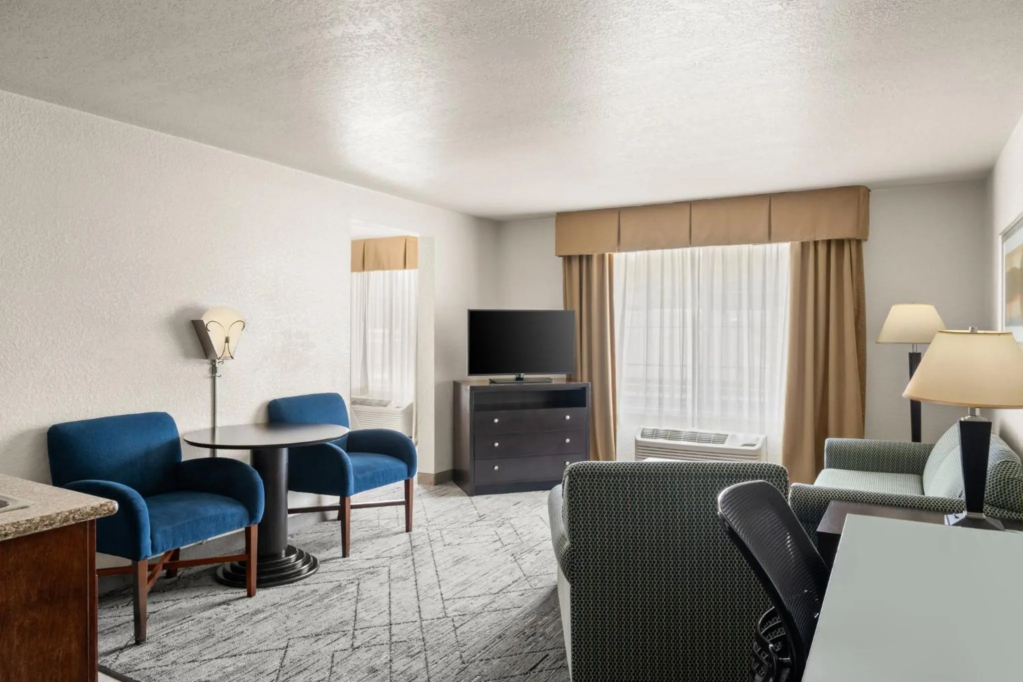 Photo of the whole room in Holiday Inn Express & Suites New Buffalo, MI by IHG