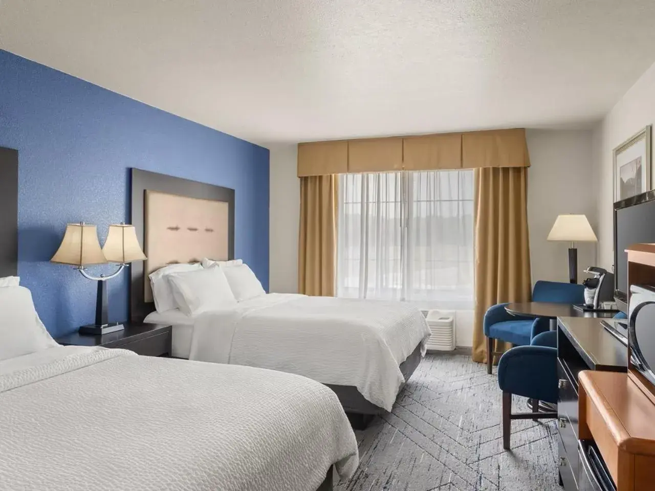 Bed in Holiday Inn Express & Suites New Buffalo, MI by IHG Bed in Holiday Inn Express & Suites New Buffalo, MI by IHG