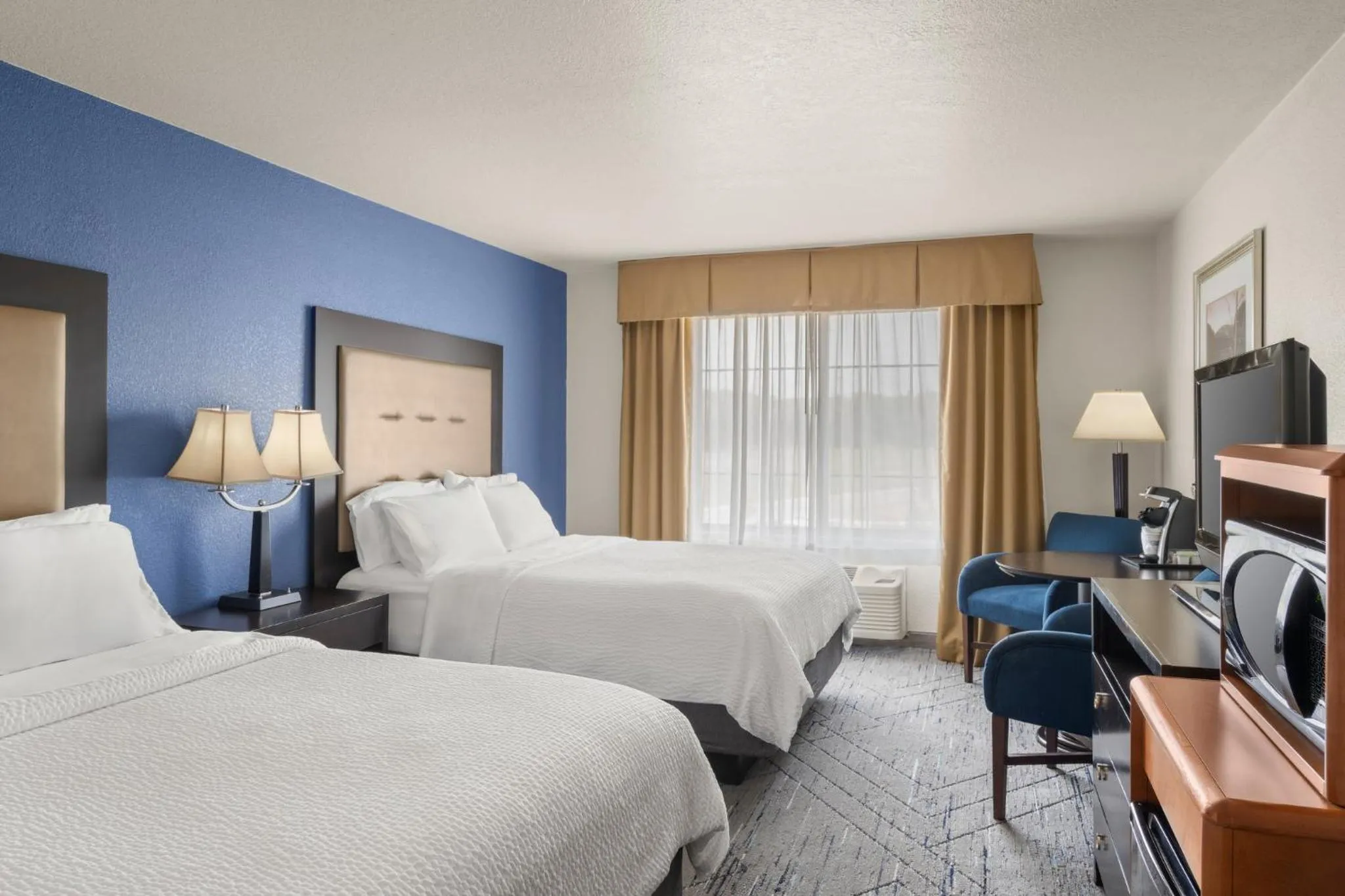 Photo of the whole room, Bed in Holiday Inn Express & Suites New Buffalo, MI by IHG