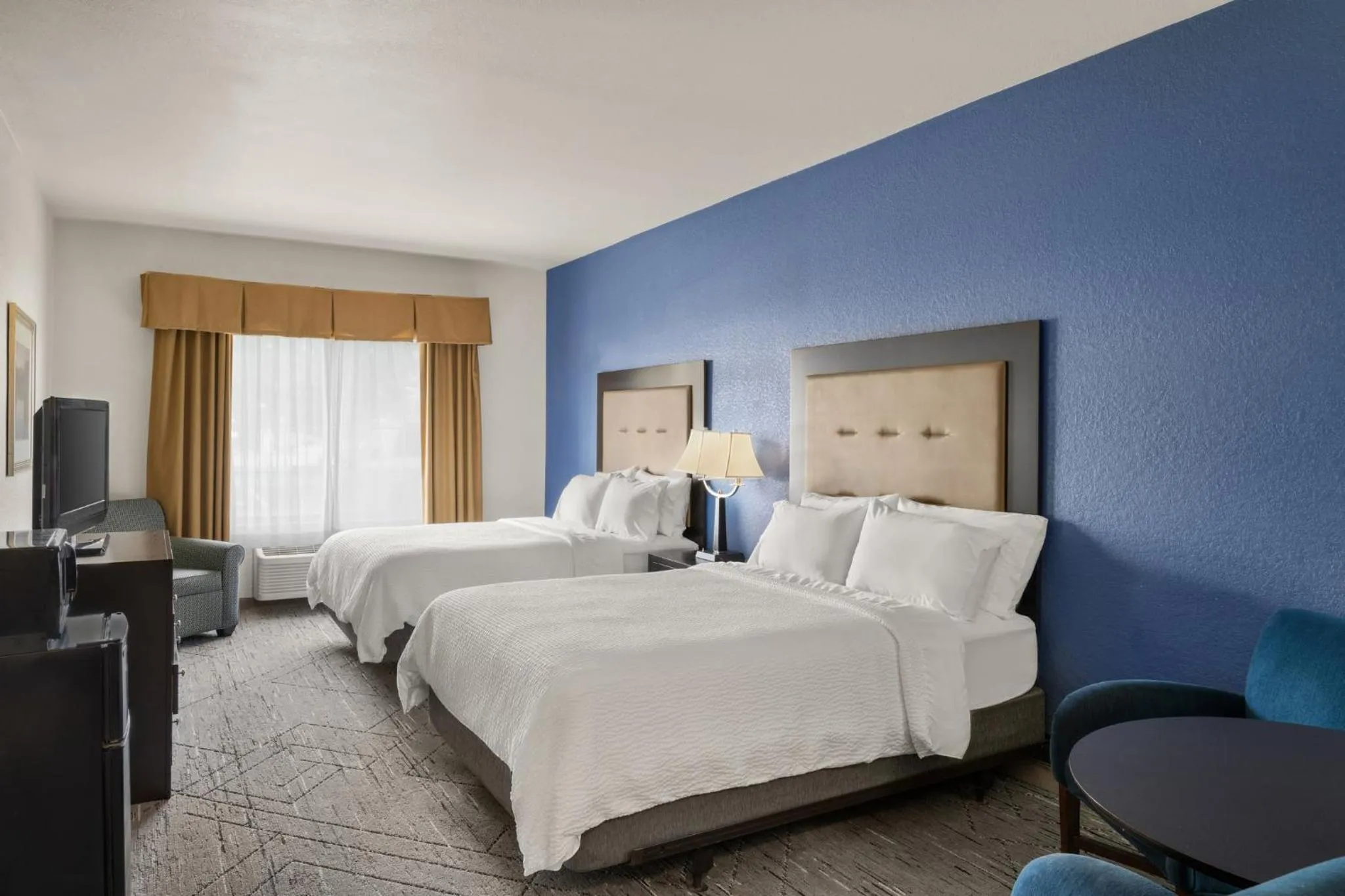 Photo of the whole room, Bed in Holiday Inn Express & Suites New Buffalo, MI by IHG