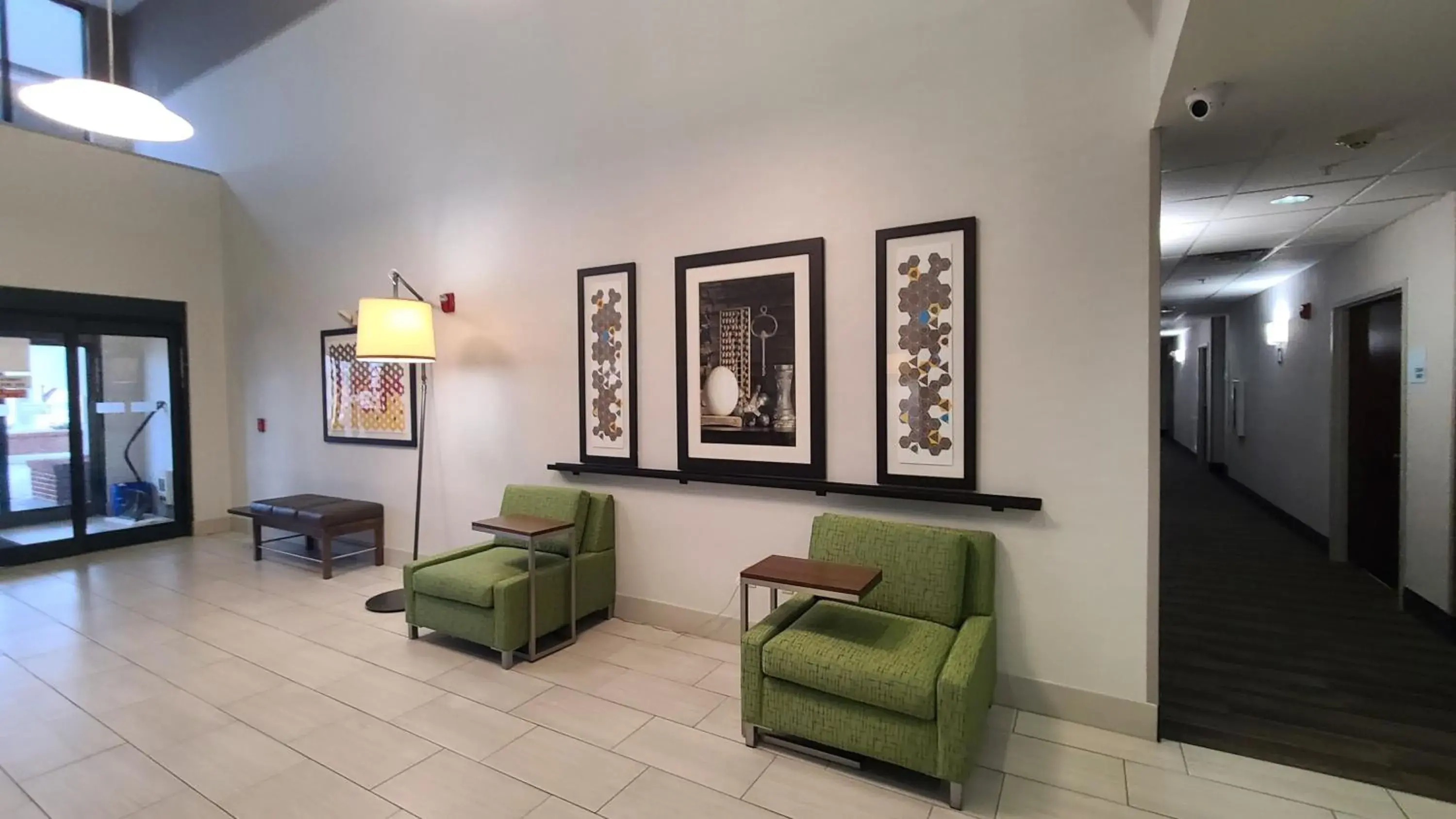 Lobby or reception in Holiday Inn Express Lordstown-Newton Falls/Warren by IHG Lobby or reception in Holiday Inn Express Lordstown-Newton Falls/Warren by IHG
