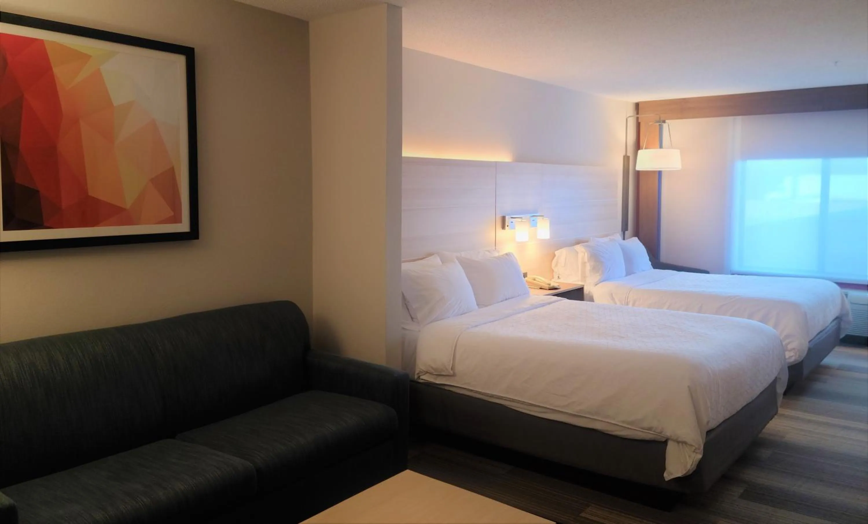 Photo of the whole room, Bed in Holiday Inn Express Lordstown-Newton Falls/Warren by IHG