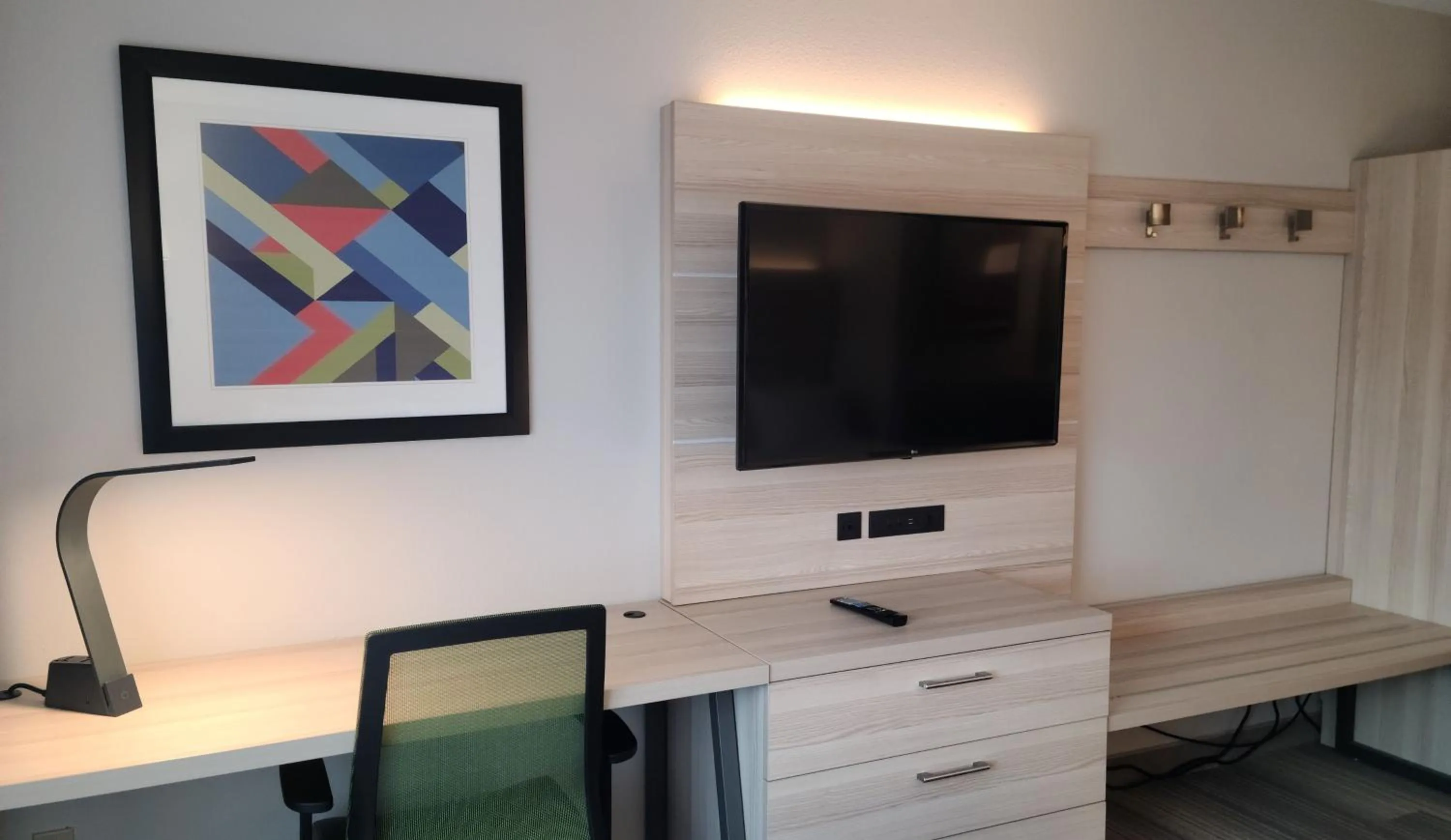 Photo of the whole room in Holiday Inn Express Lordstown-Newton Falls/Warren by IHG