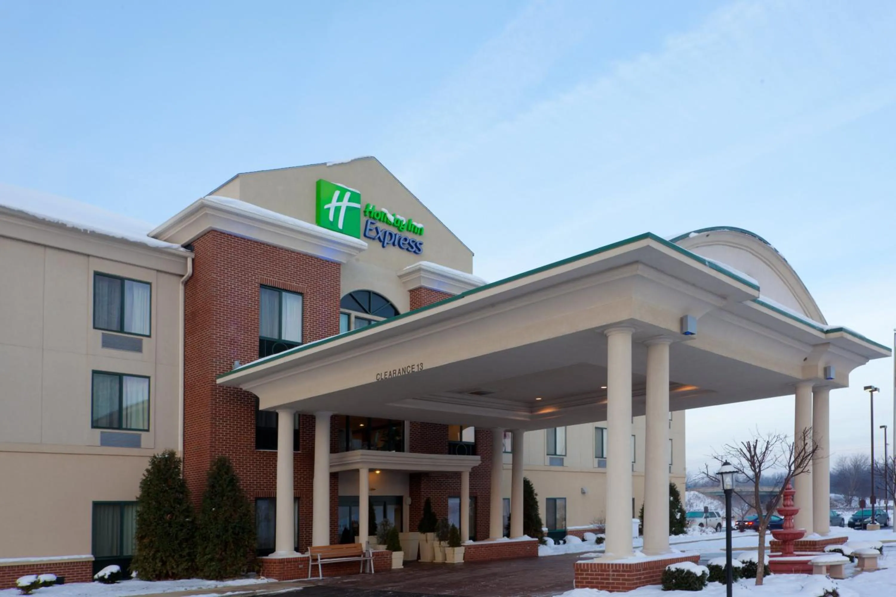 Property building in Holiday Inn Express Lordstown-Newton Falls/Warren by IHG