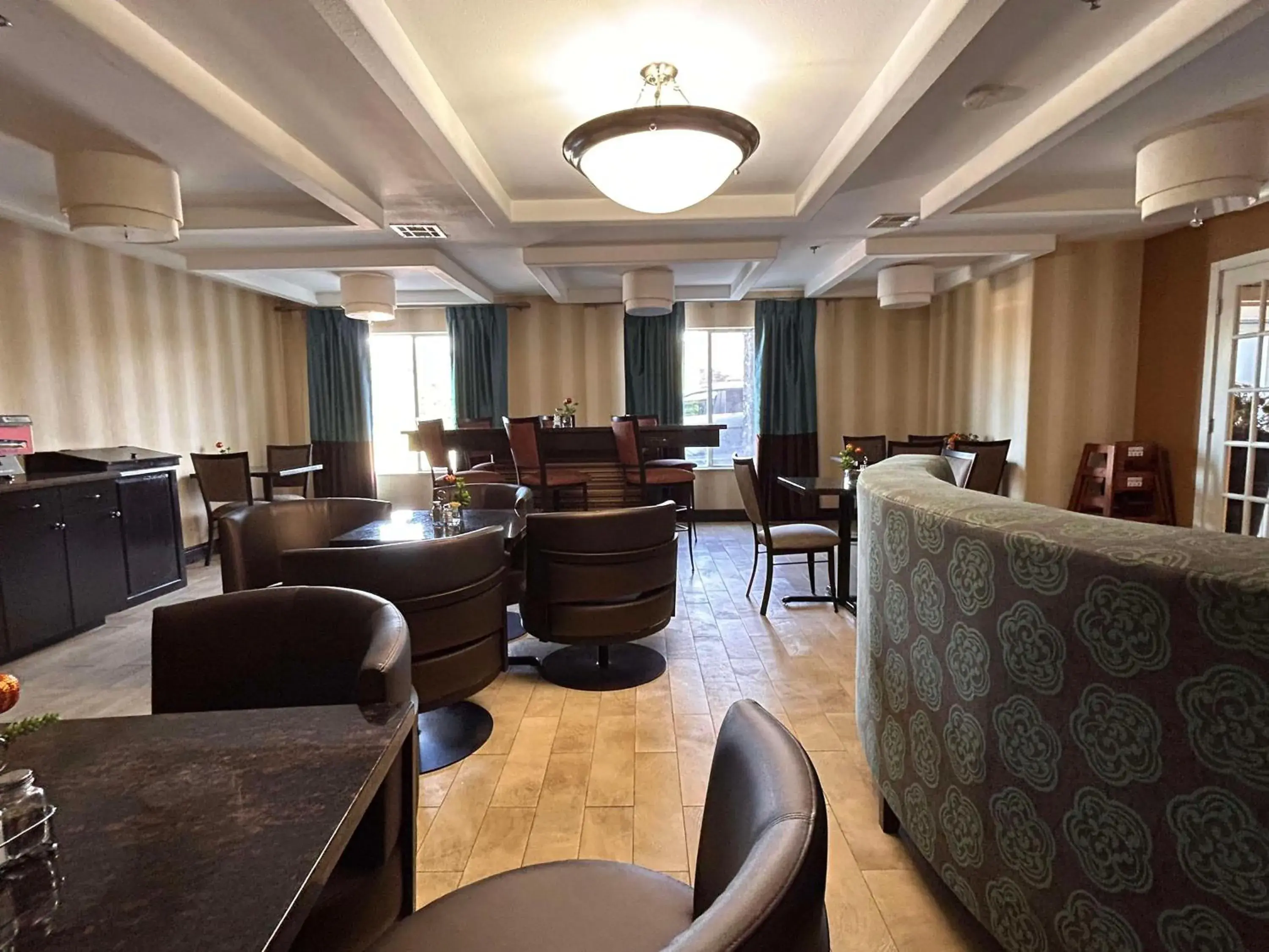 Breakfast in Express Inn Leesville Ft Johnson, SureStay Collection by Best Western Breakfast in Express Inn Leesville Ft Johnson, SureStay Collection by Best Western