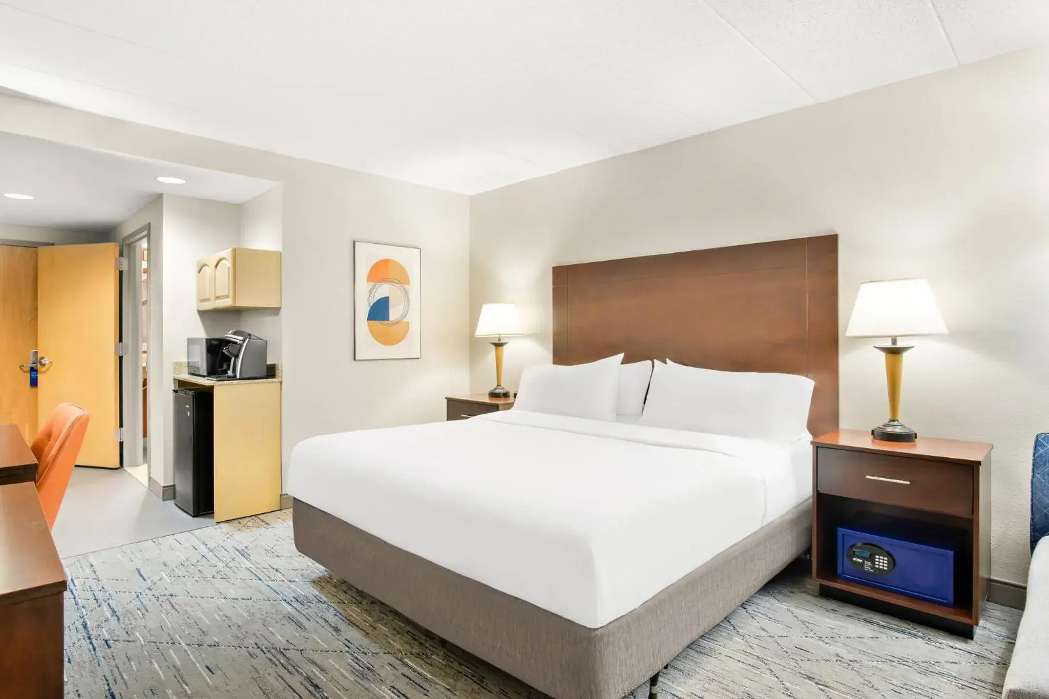 King Room - Hearing Accessible - Roll-in Shower in Holiday Inn Express & Suites - Ocean City by IHG King Room - Hearing Accessible - Roll-in Shower in Holiday Inn Express & Suites - Ocean City by IHG