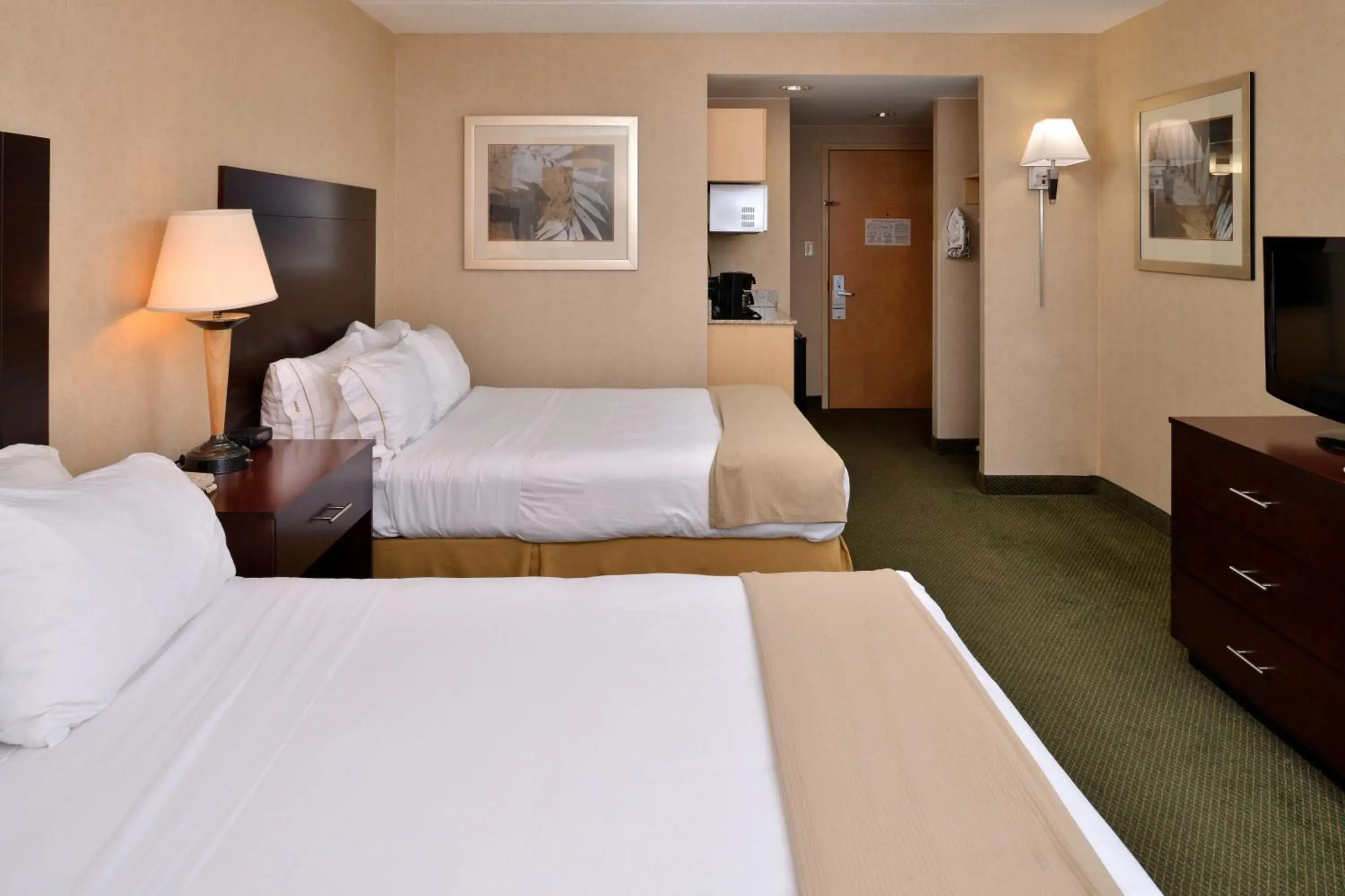 Photo of the whole room, Bed in Holiday Inn Express & Suites - Ocean City by IHG Photo of the whole room, Bed in Holiday Inn Express & Suites - Ocean City by IHG