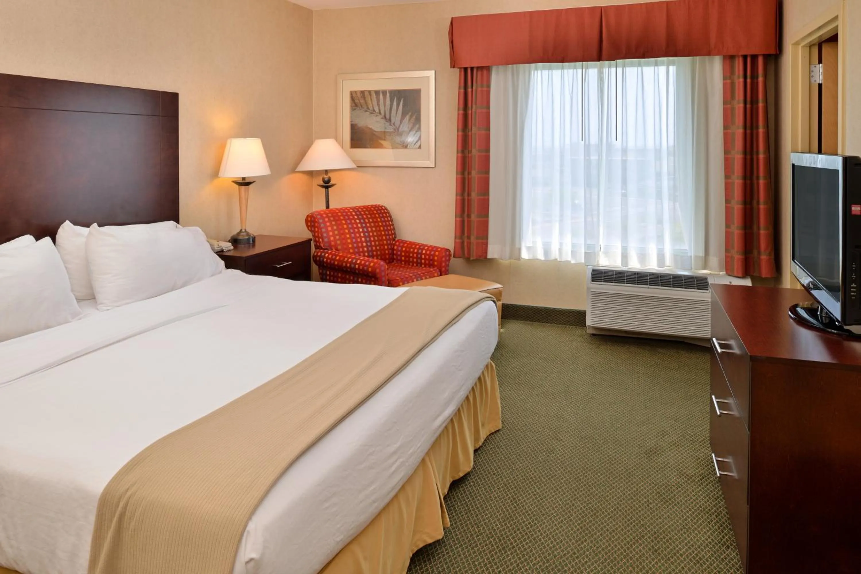 Photo of the whole room, Bed in Holiday Inn Express & Suites - Ocean City by IHG