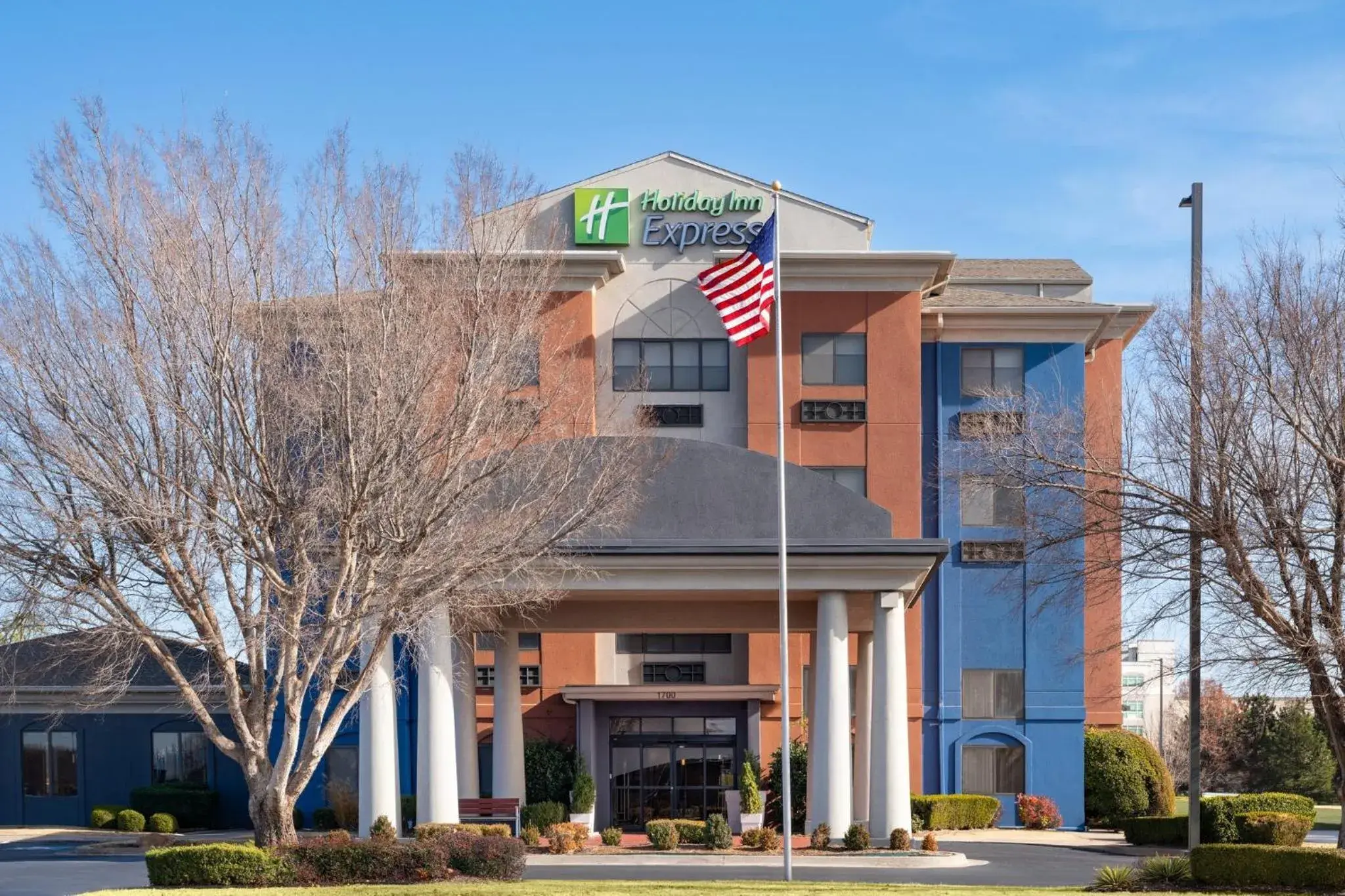 Property building in Holiday Inn Express & Suites Midwest City by IHG Property building in Holiday Inn Express & Suites Midwest City by IHG