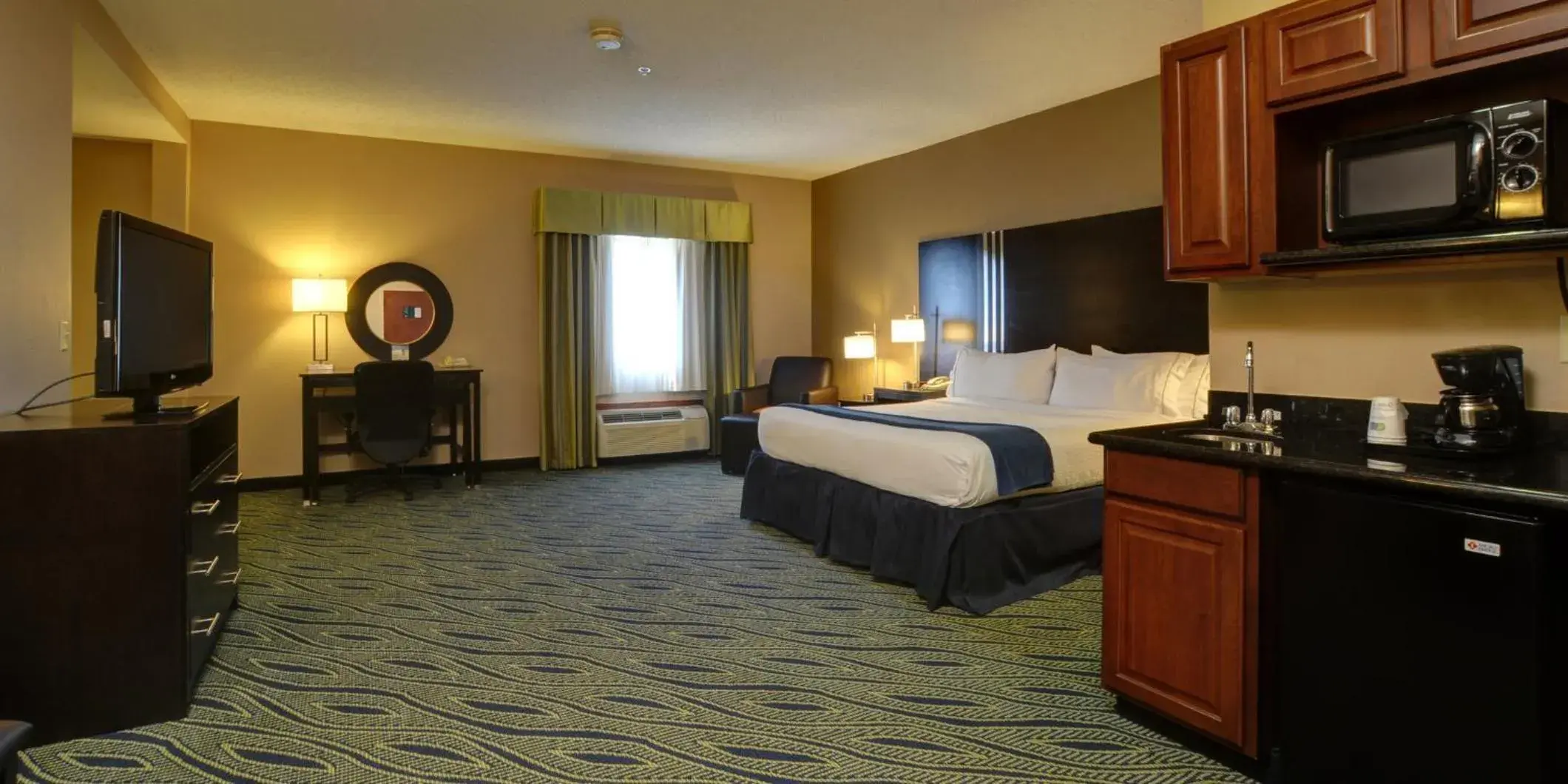Holiday Inn Express & Suites Midwest City by IHG Holiday Inn Express & Suites Midwest City by IHG