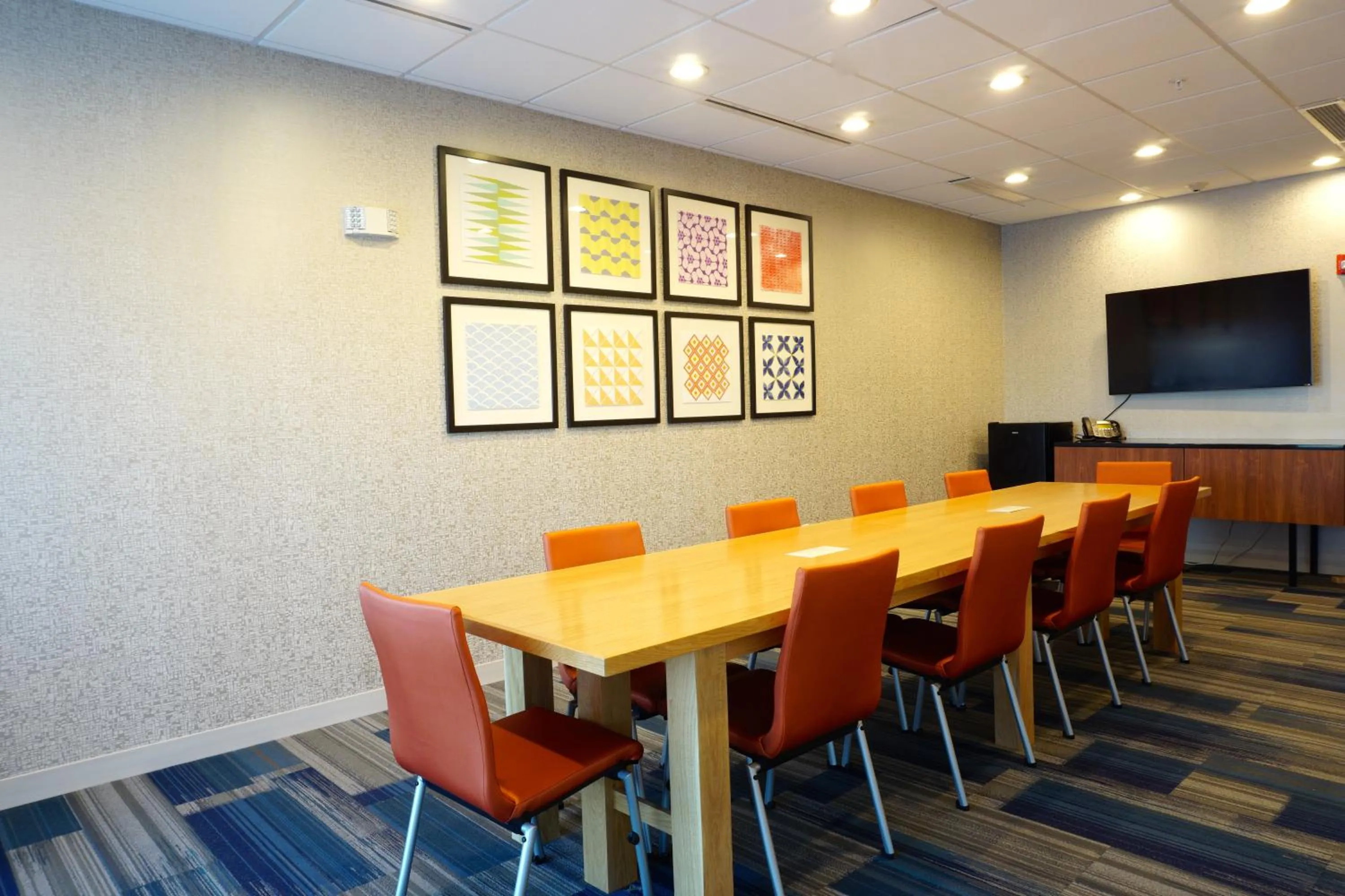 Meeting/conference room in Holiday Inn Express & Suites Omaha - Millard Area by IHG