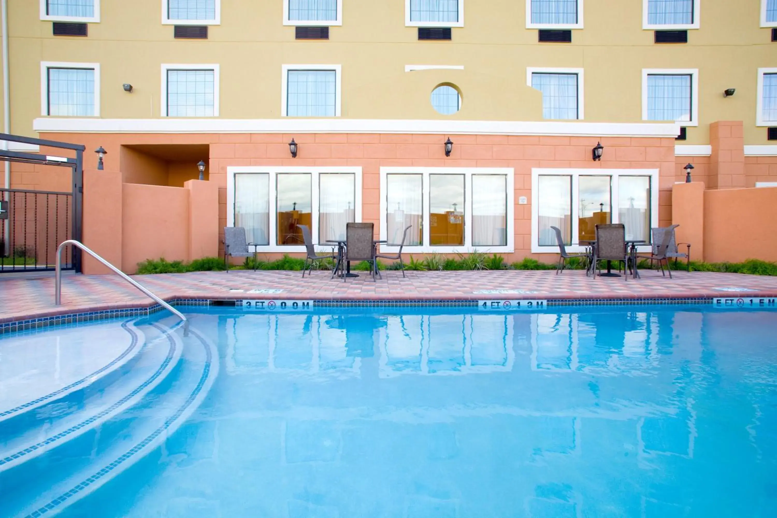 Swimming pool in Holiday Inn Express & Suites - Jourdanton-Pleasanton by IHG Swimming pool in Holiday Inn Express & Suites - Jourdanton-Pleasanton by IHG
