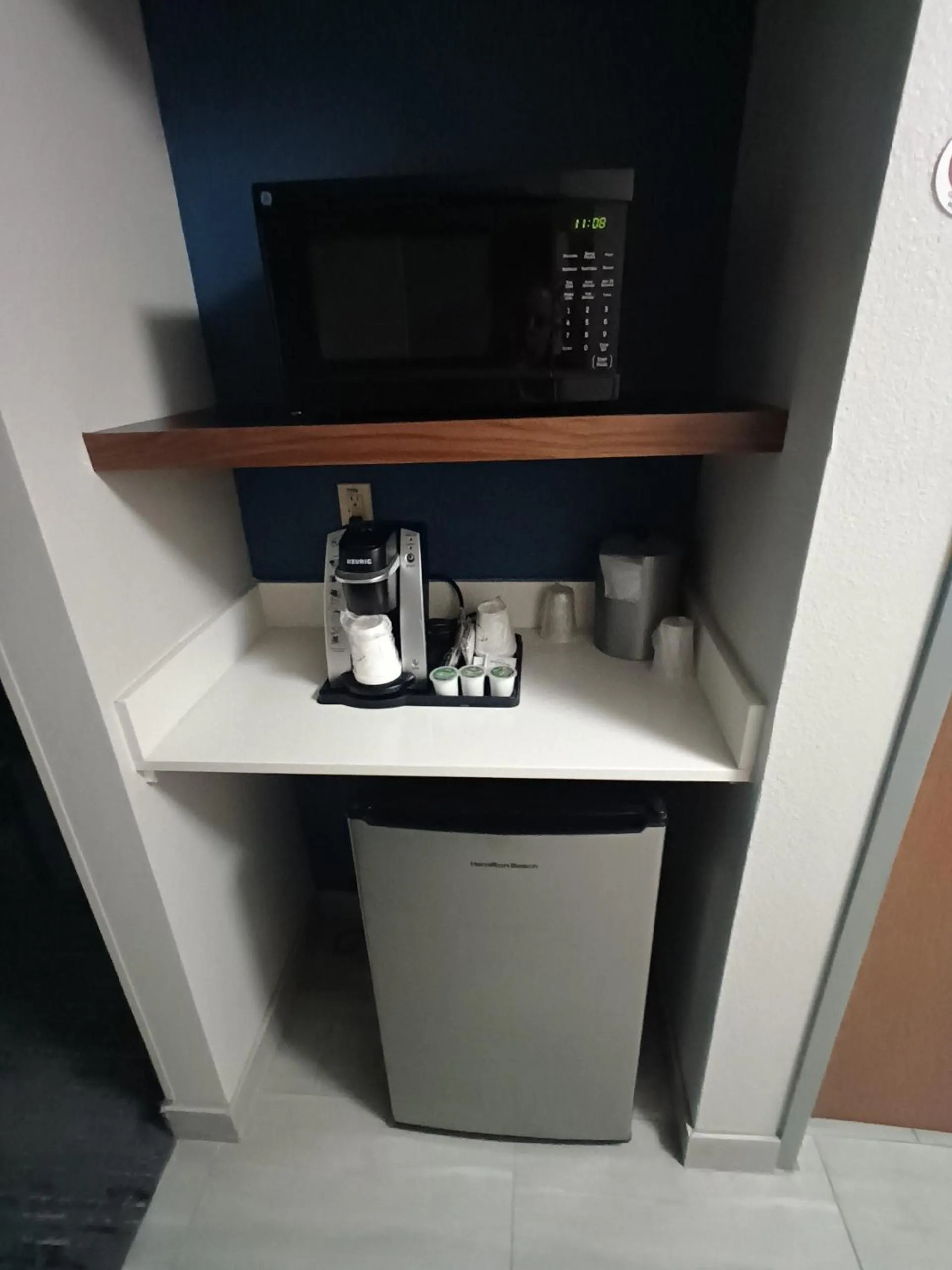 Coffee/tea facilities in Holiday Inn Express & Suites - Jourdanton-Pleasanton by IHG