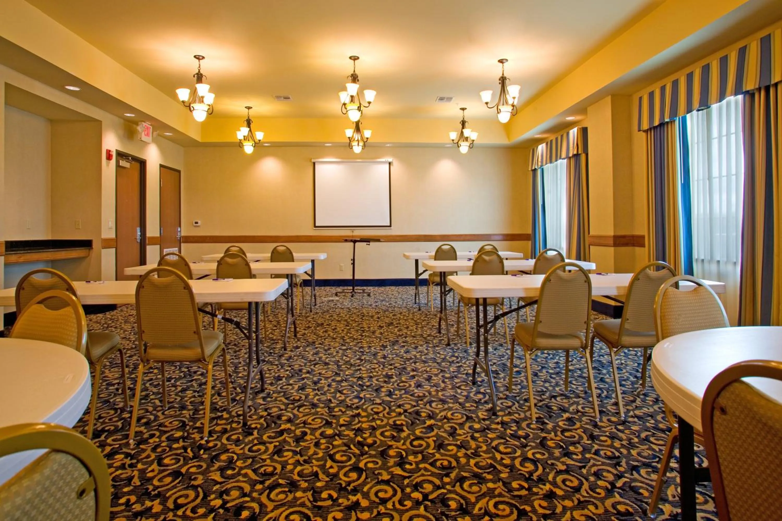 Meeting/conference room in Holiday Inn Express & Suites - Jourdanton-Pleasanton by IHG