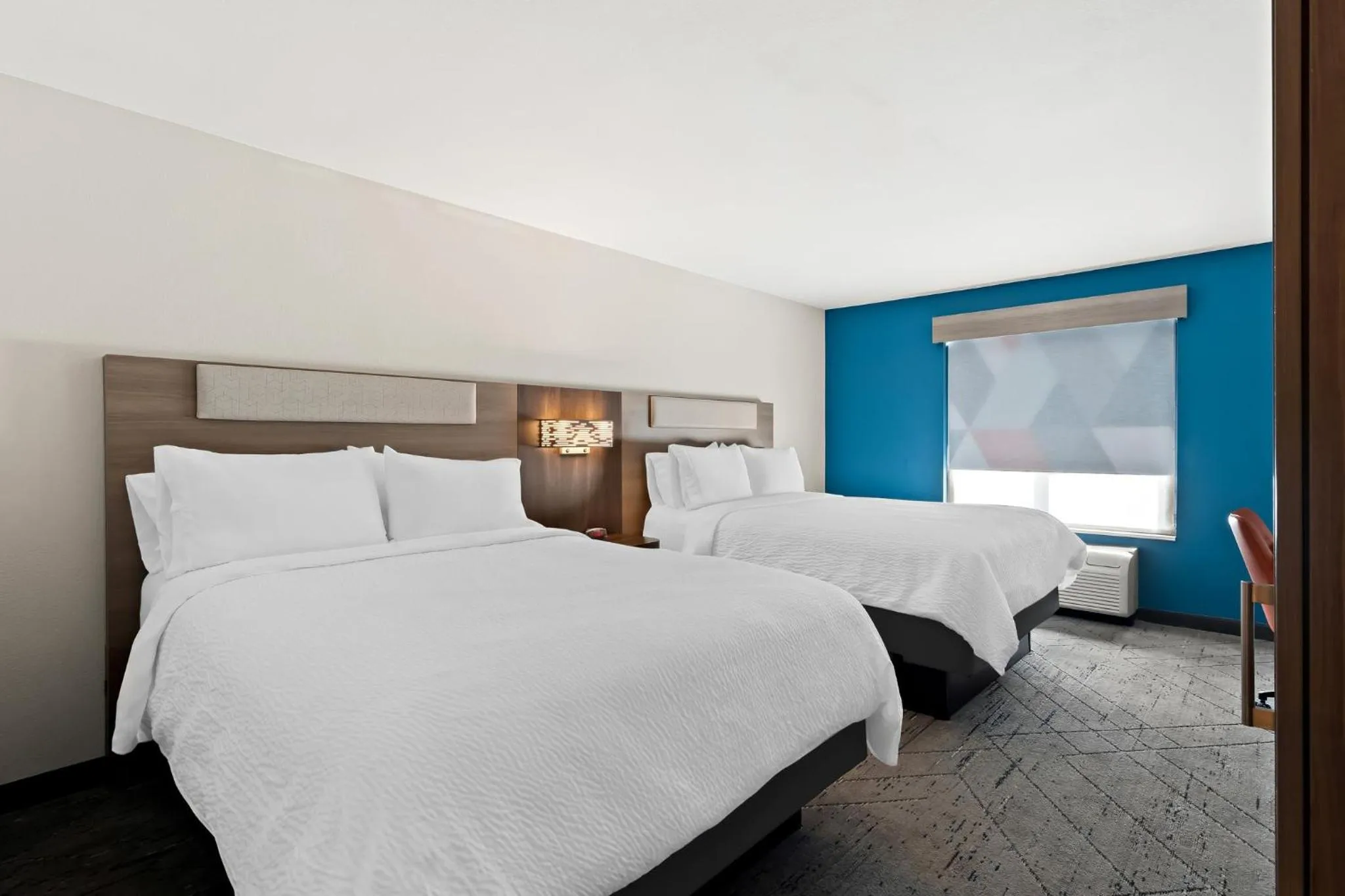 Photo of the whole room, Bed in Holiday Inn Express & Suites Perry by IHG