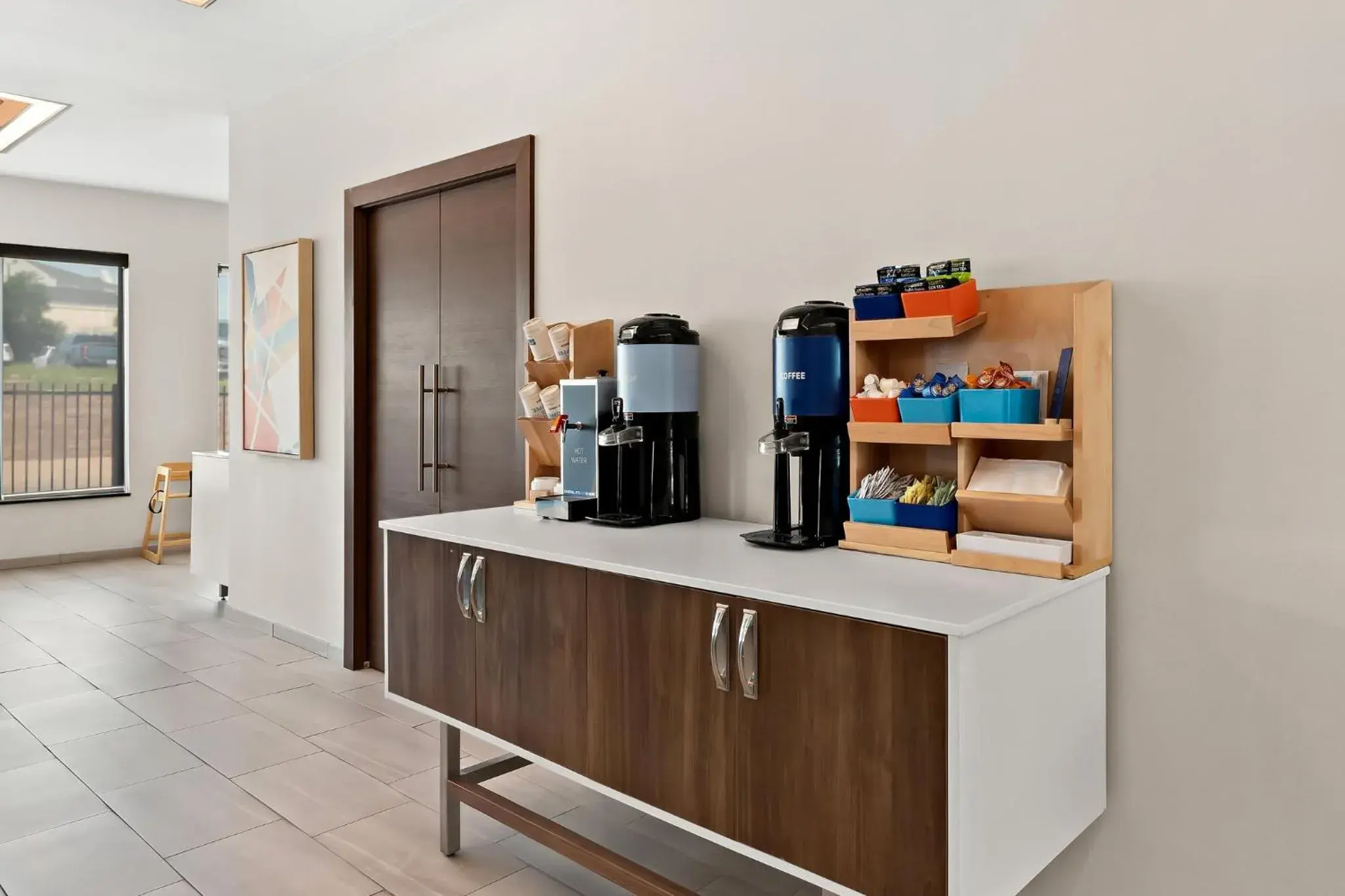 Breakfast in Holiday Inn Express & Suites Perry by IHG Breakfast in Holiday Inn Express & Suites Perry by IHG