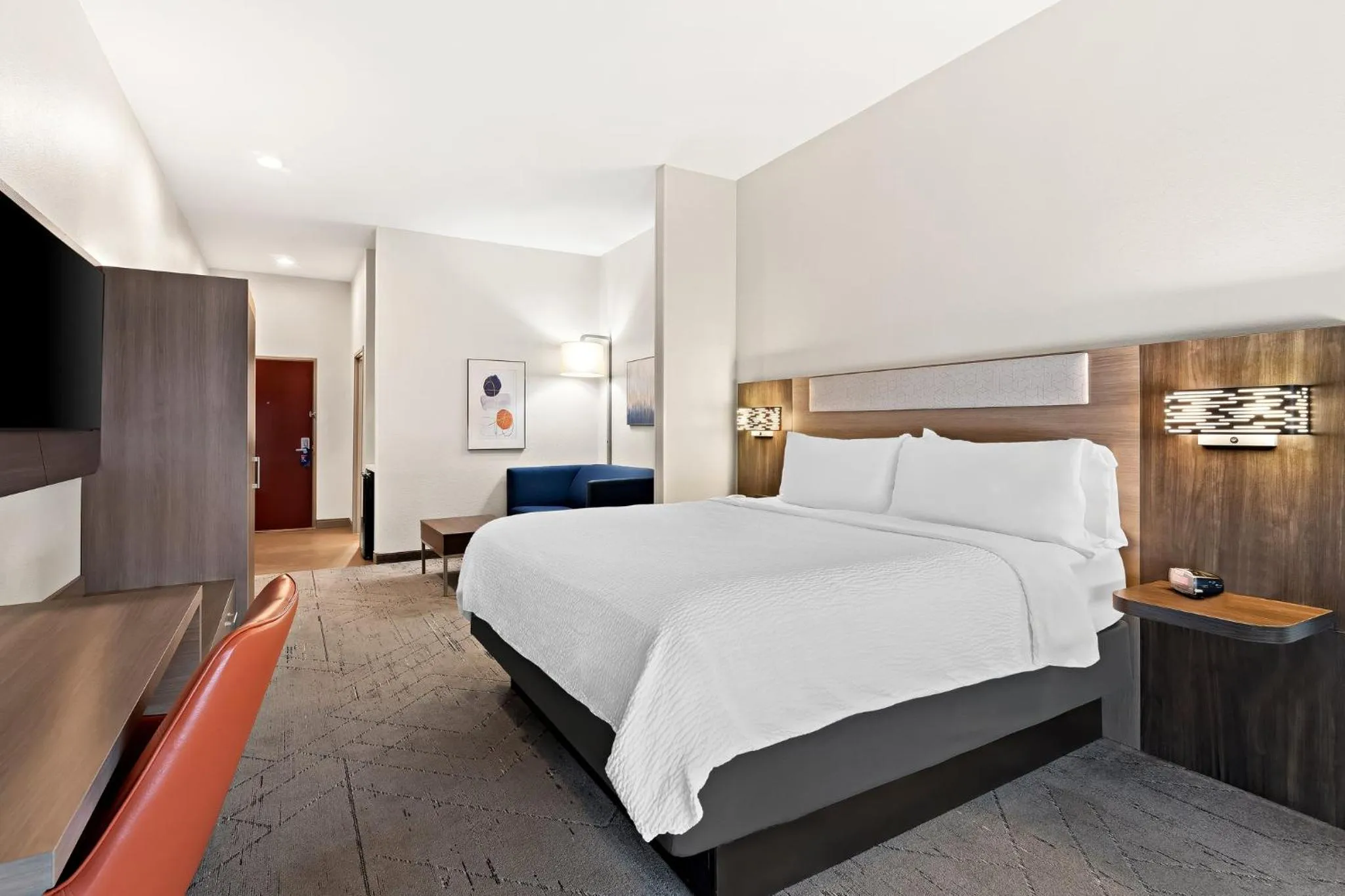 Photo of the whole room, Bed in Holiday Inn Express & Suites Perry by IHG