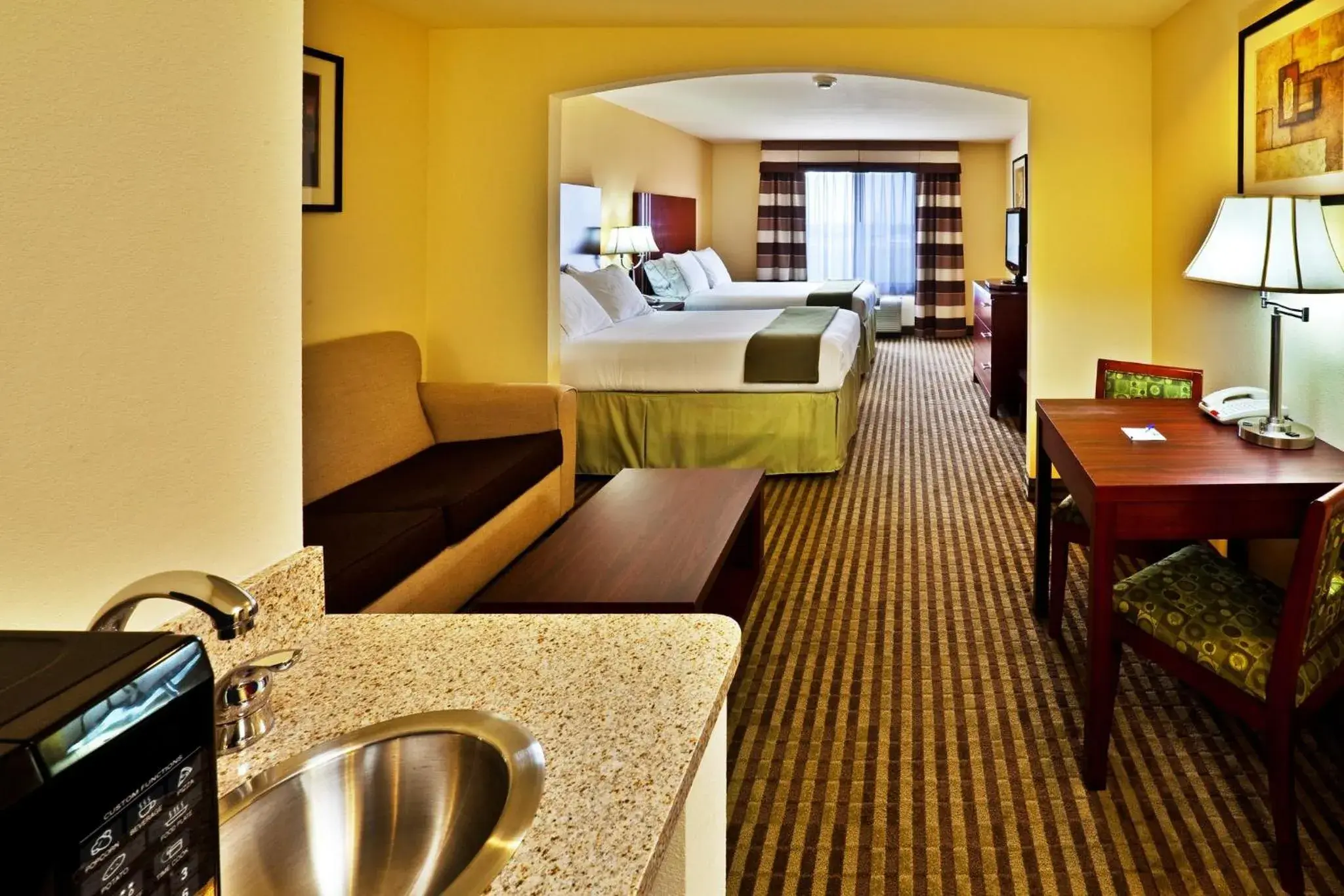 Bedroom, Bed in Holiday Inn Express & Suites Perry by IHG Bedroom, Bed in Holiday Inn Express & Suites Perry by IHG