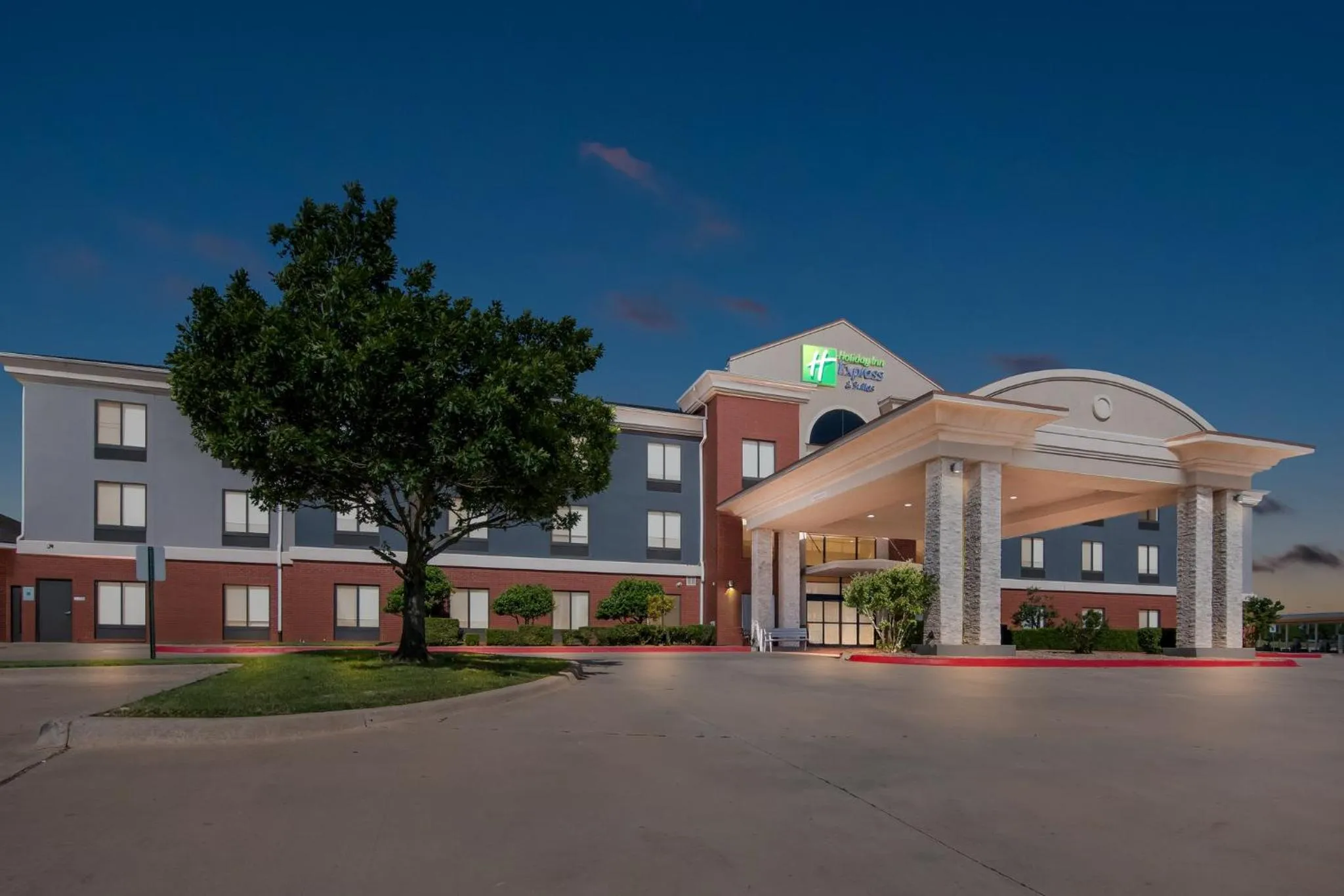 Property building in Holiday Inn Express & Suites Perry by IHG