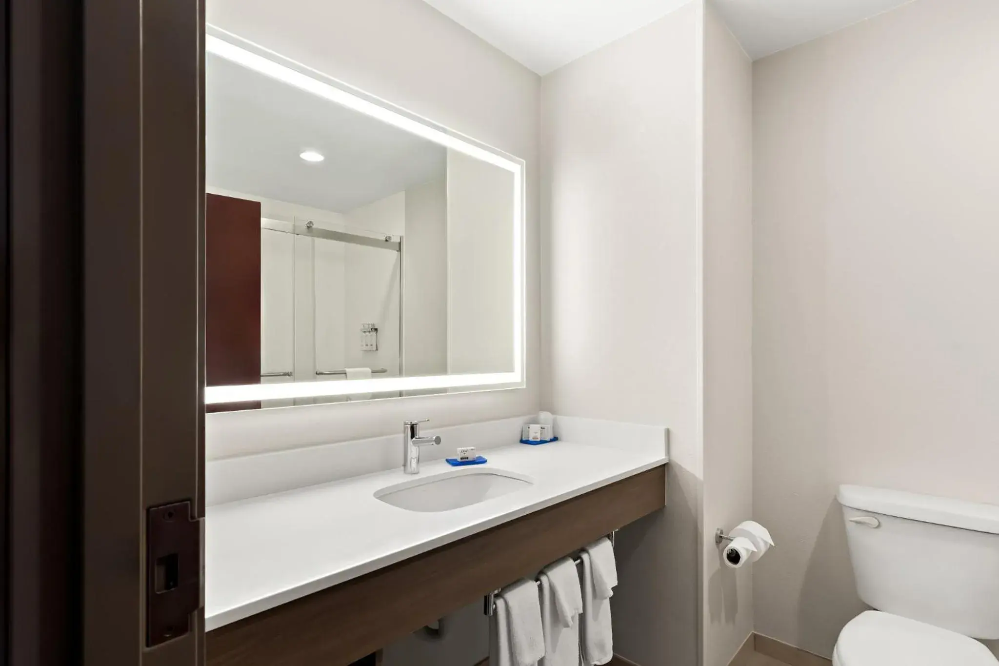 Standard King Room in Holiday Inn Express & Suites Perry by IHG Standard King Room in Holiday Inn Express & Suites Perry by IHG