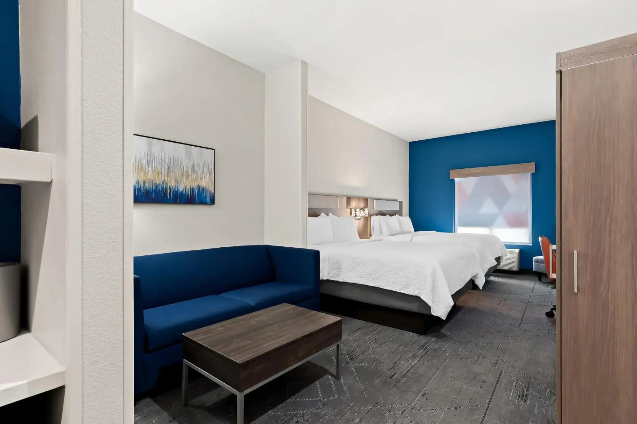 Photo of the whole room, Bed in Holiday Inn Express & Suites Perry by IHG Photo of the whole room, Bed in Holiday Inn Express & Suites Perry by IHG