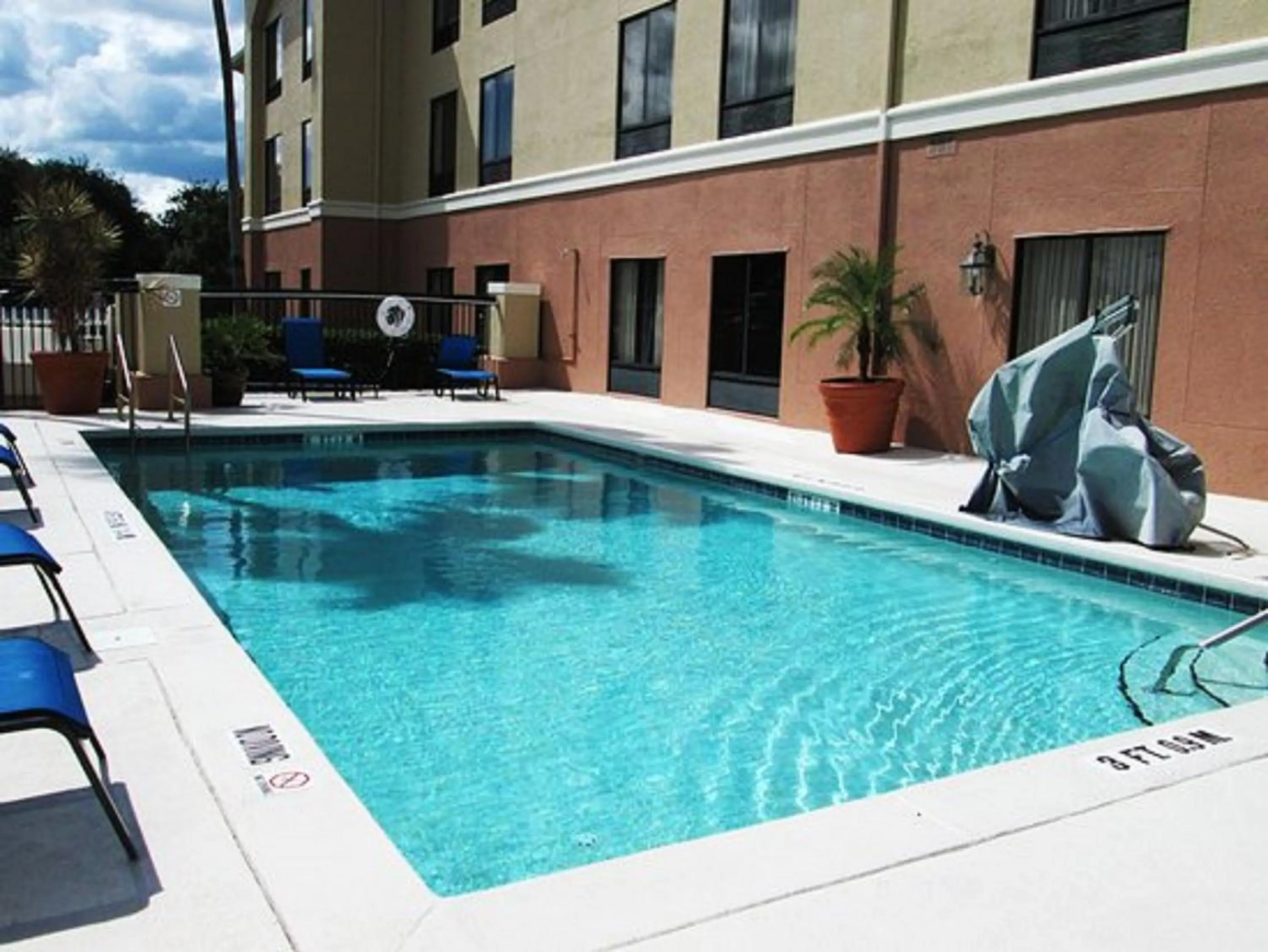 Swimming pool in Holiday Inn Express & Suites Quincy I-10 by IHG