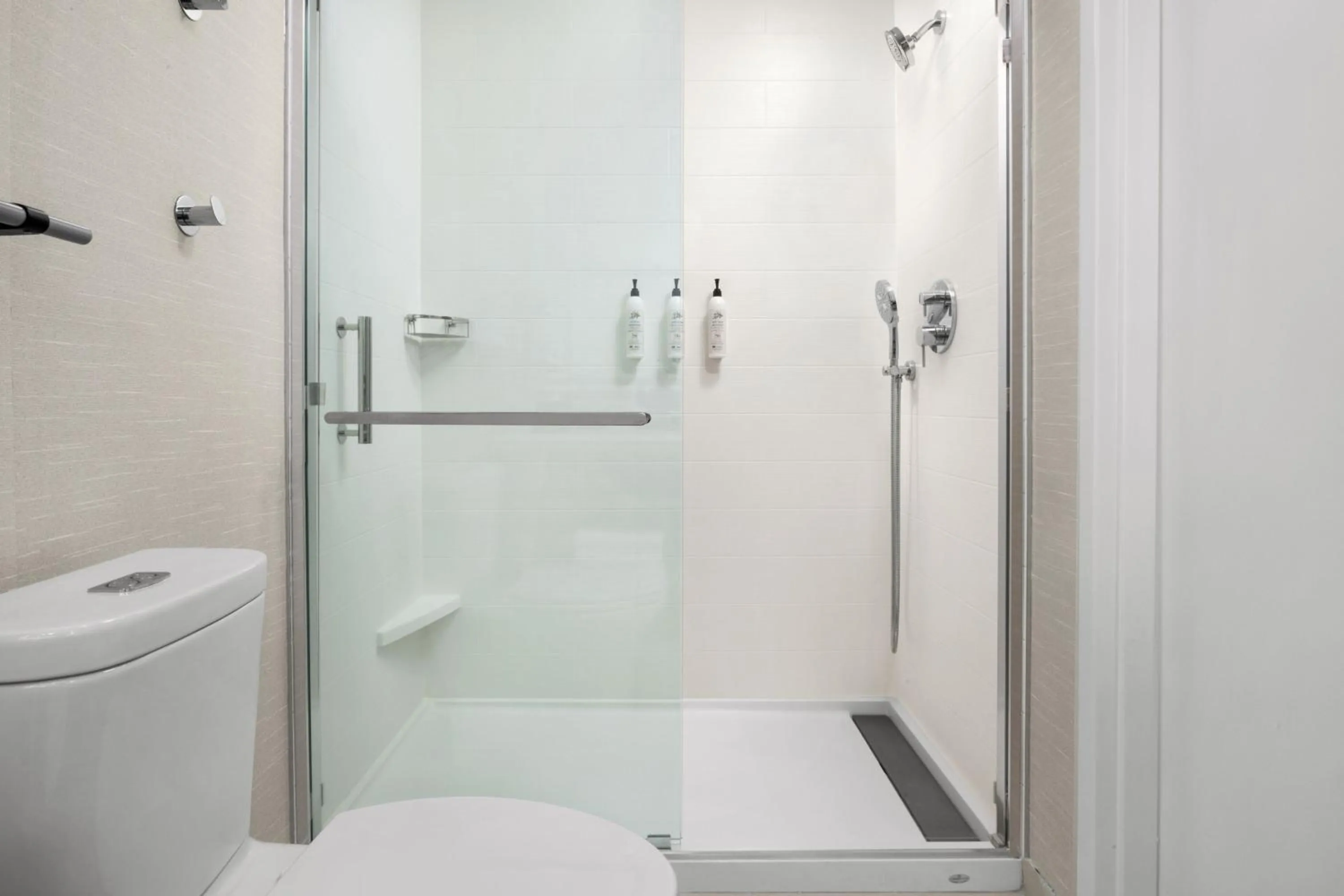 Bathroom in Delta Hotels by Marriott Colonial Heights