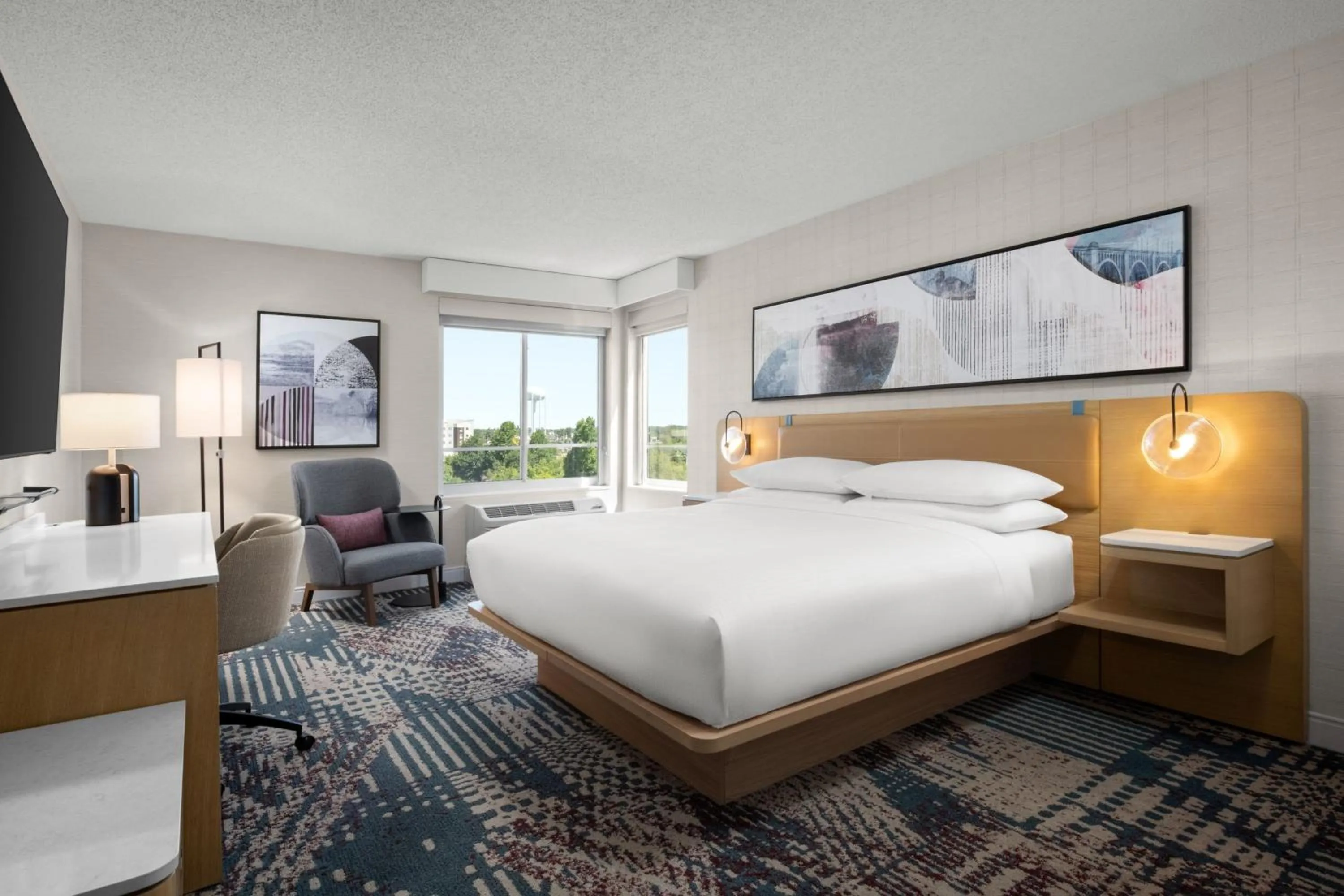 Photo of the whole room, Bed in Delta Hotels by Marriott Colonial Heights