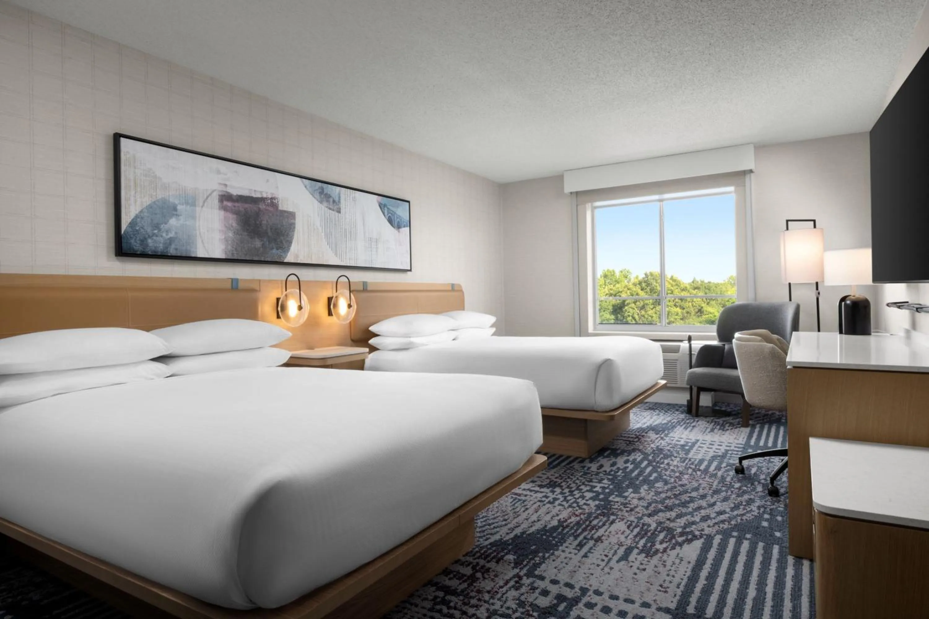 Photo of the whole room, Bed in Delta Hotels by Marriott Colonial Heights