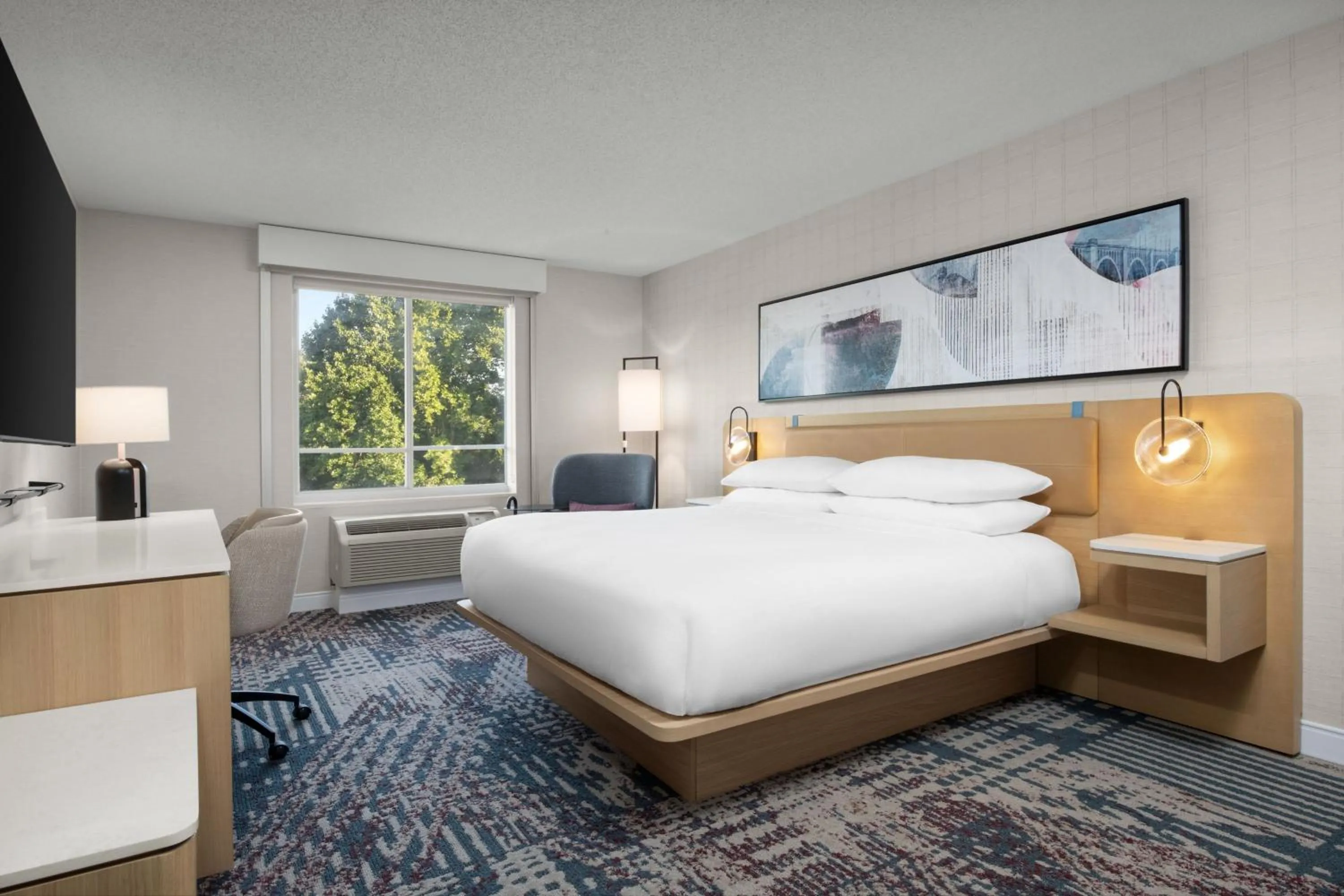 Photo of the whole room, Bed in Delta Hotels by Marriott Colonial Heights