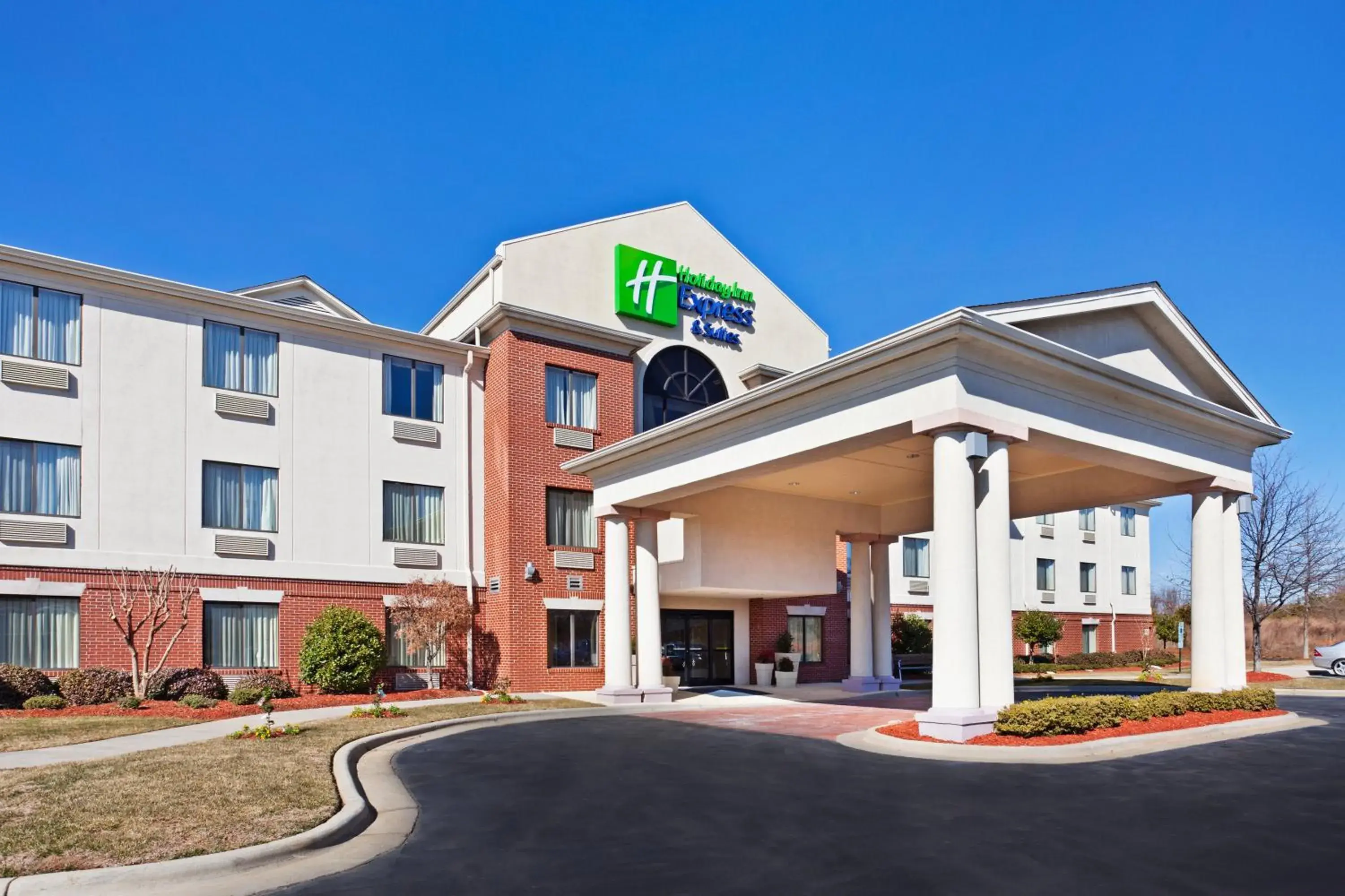 Property building in Holiday Inn Express & Suites Reidsville by IHG Property building in Holiday Inn Express & Suites Reidsville by IHG