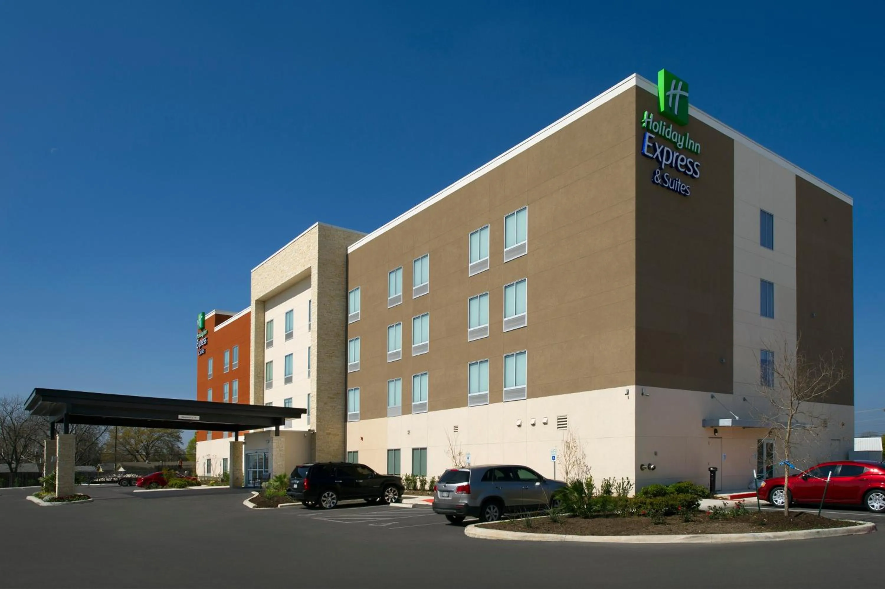 Property building in Holiday Inn Express & Suites New Braunfels by IHG