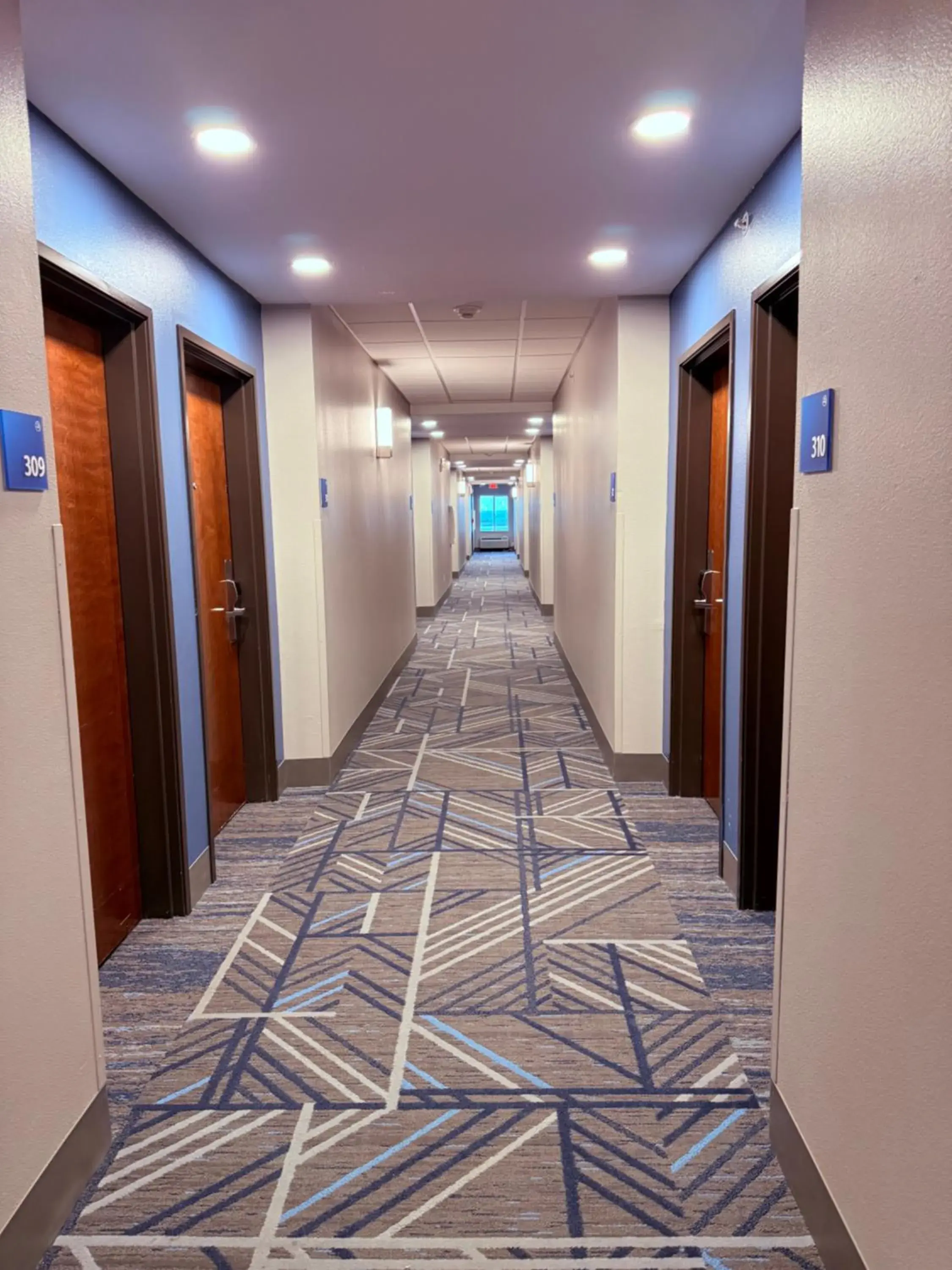 Property building in Holiday Inn Express Kenedy by IHG Property building in Holiday Inn Express Kenedy by IHG