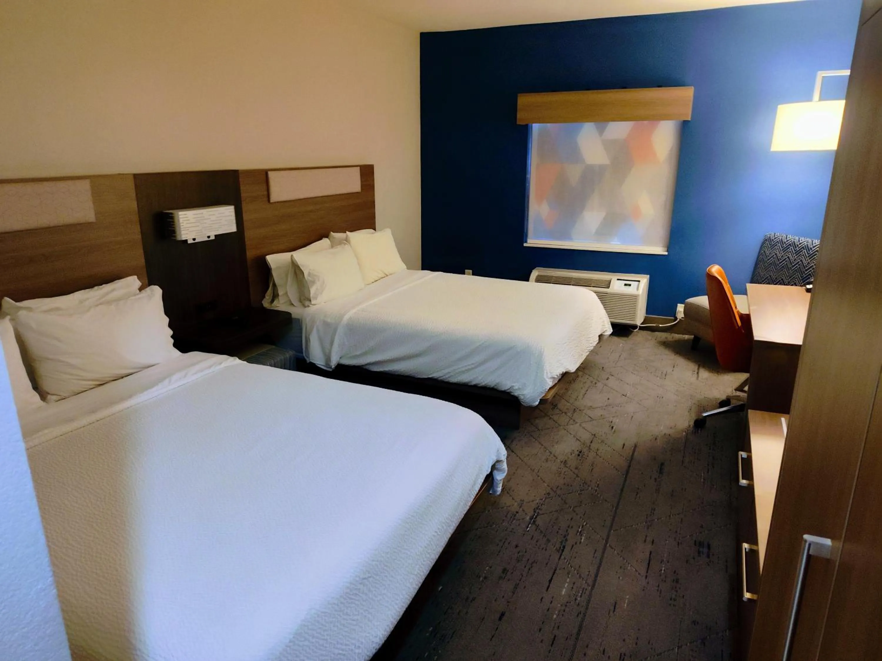 Bedroom, Bed in Holiday Inn Express Kenedy by IHG