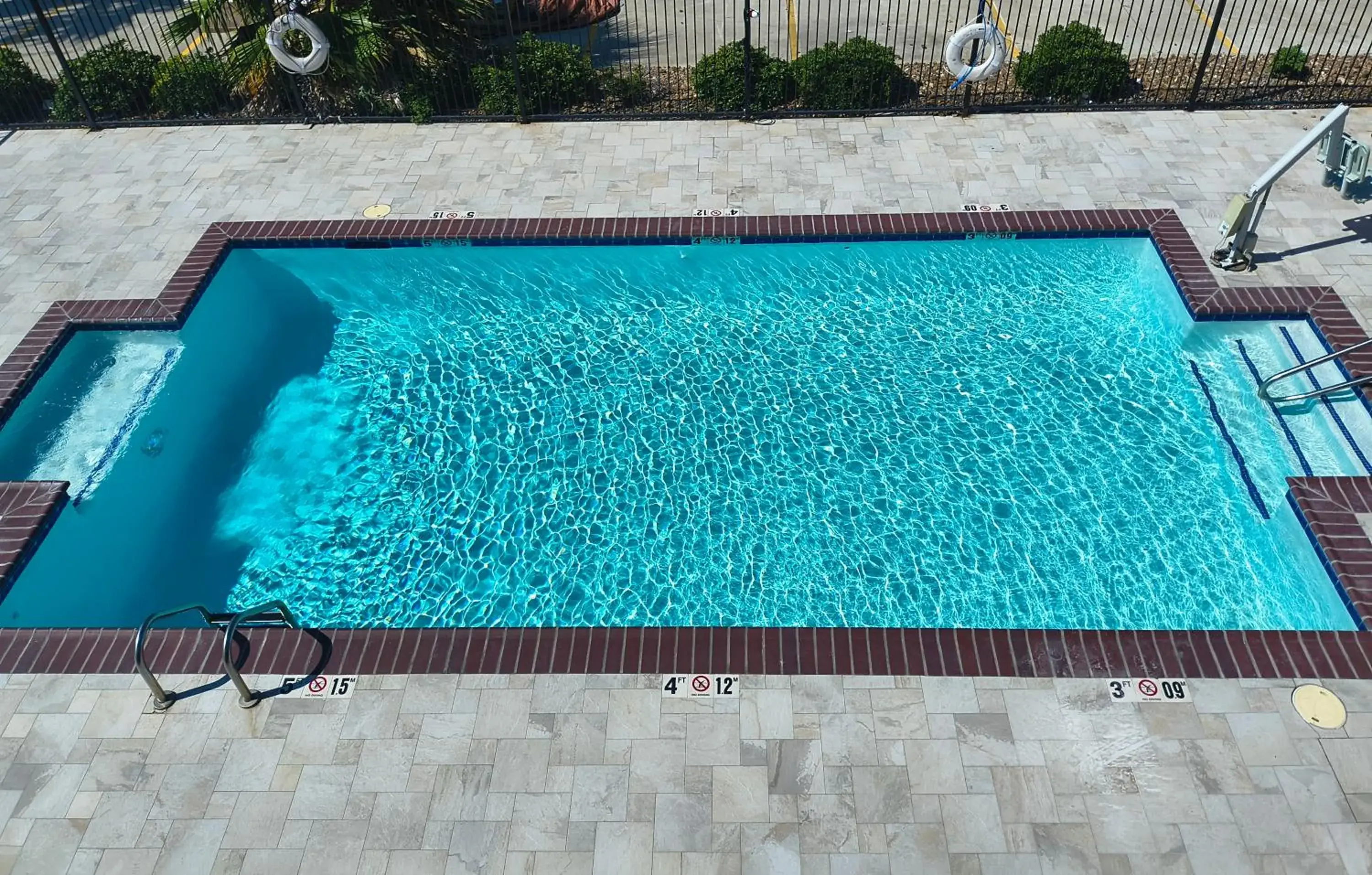 Swimming pool in Holiday Inn Express Kenedy by IHG Swimming pool in Holiday Inn Express Kenedy by IHG