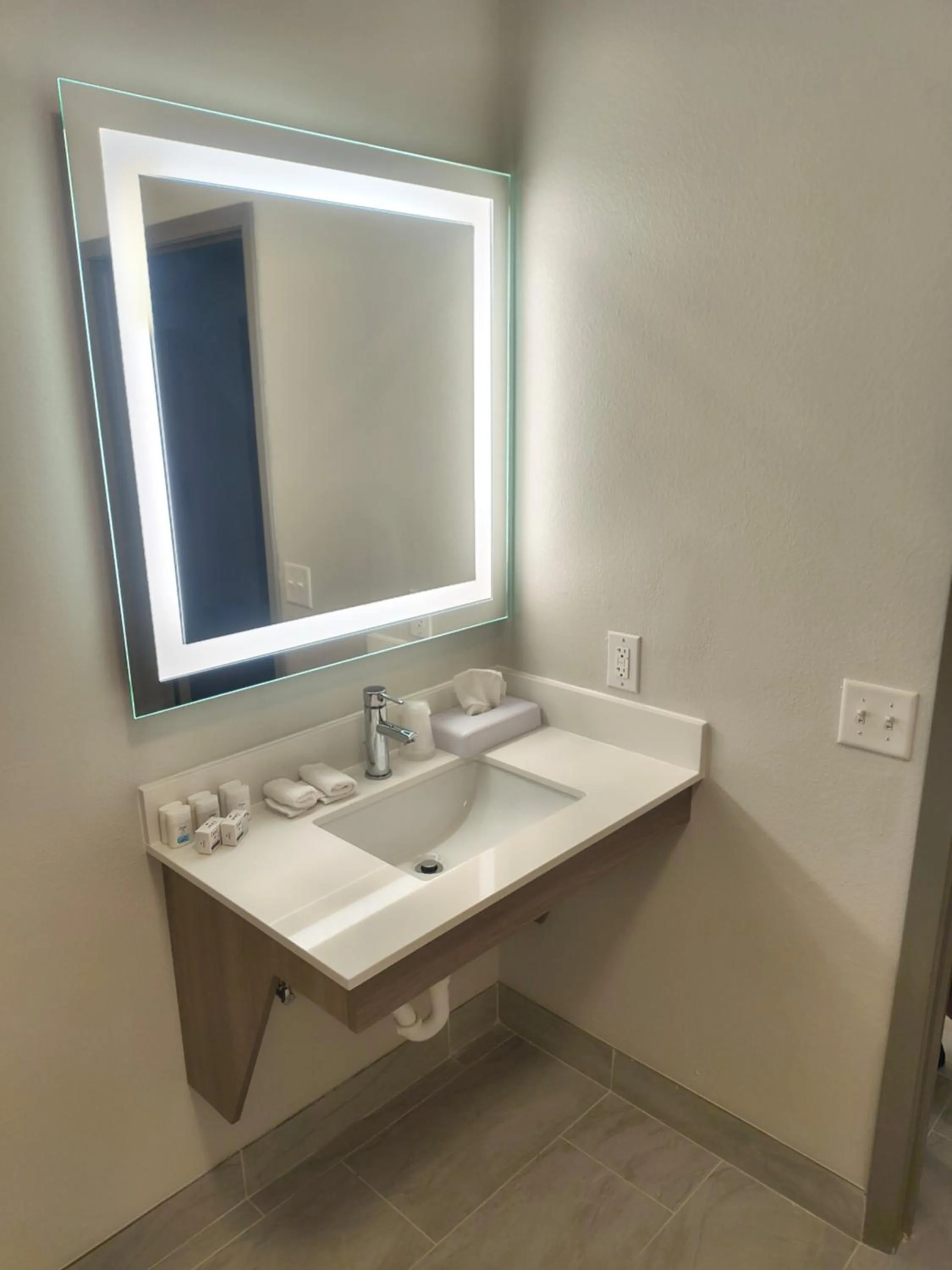 Holiday Inn Express Kenedy by IHG