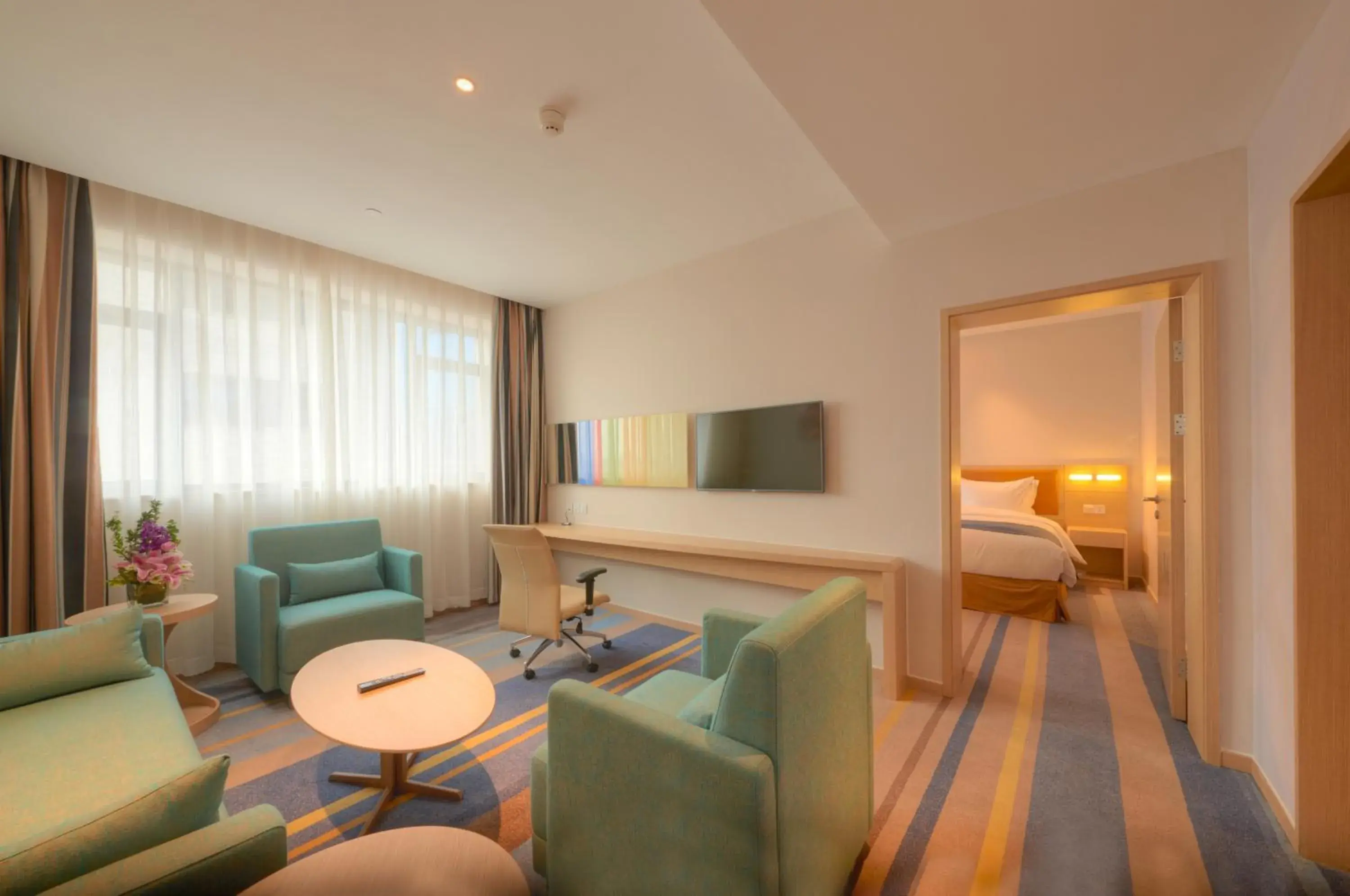 Photo of the whole room, Bed in Holiday Inn Express Shanghai Zhenping by IHG Photo of the whole room, Bed in Holiday Inn Express Shanghai Zhenping by IHG