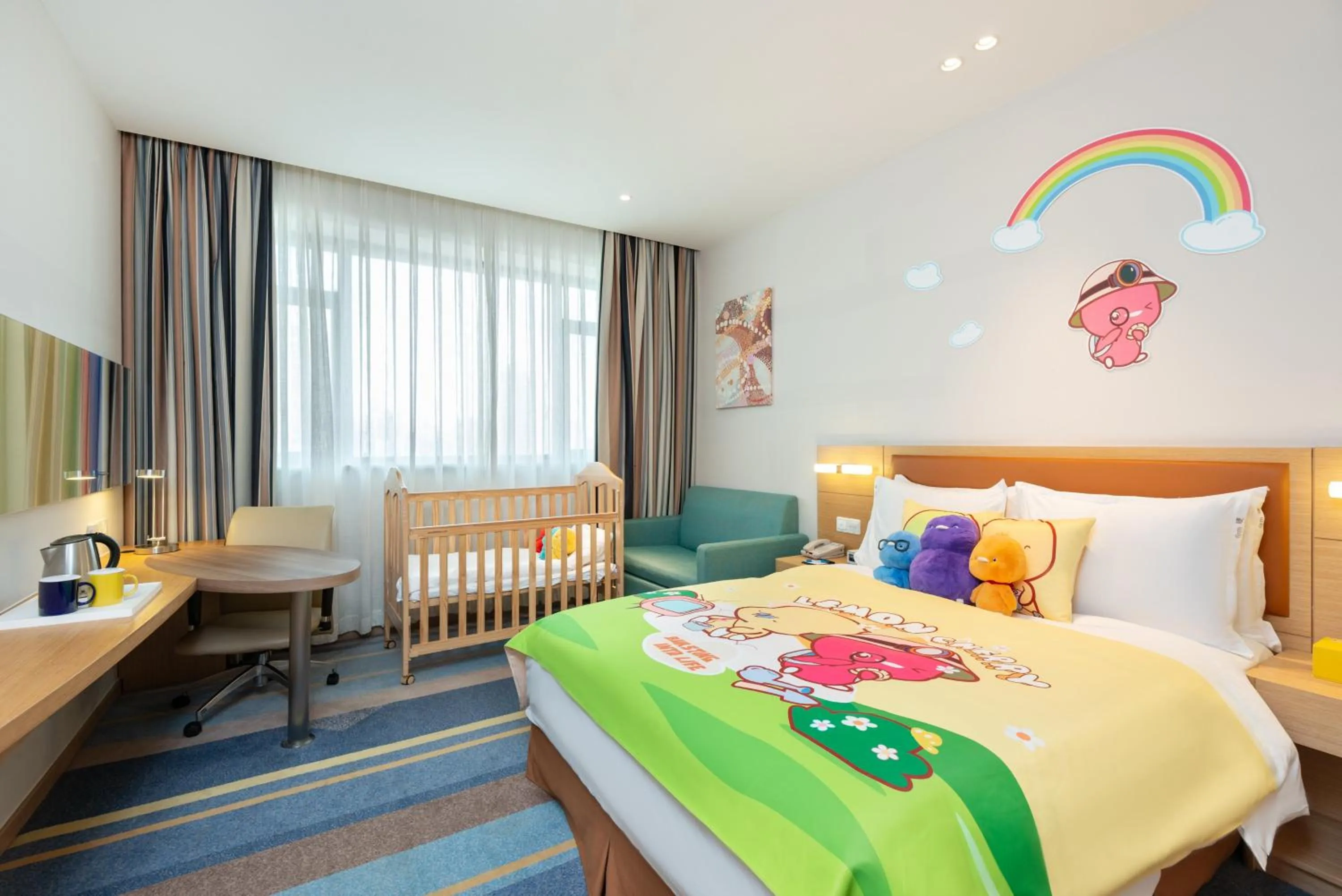 Photo of the whole room, Bed in Holiday Inn Express Shanghai Zhenping by IHG