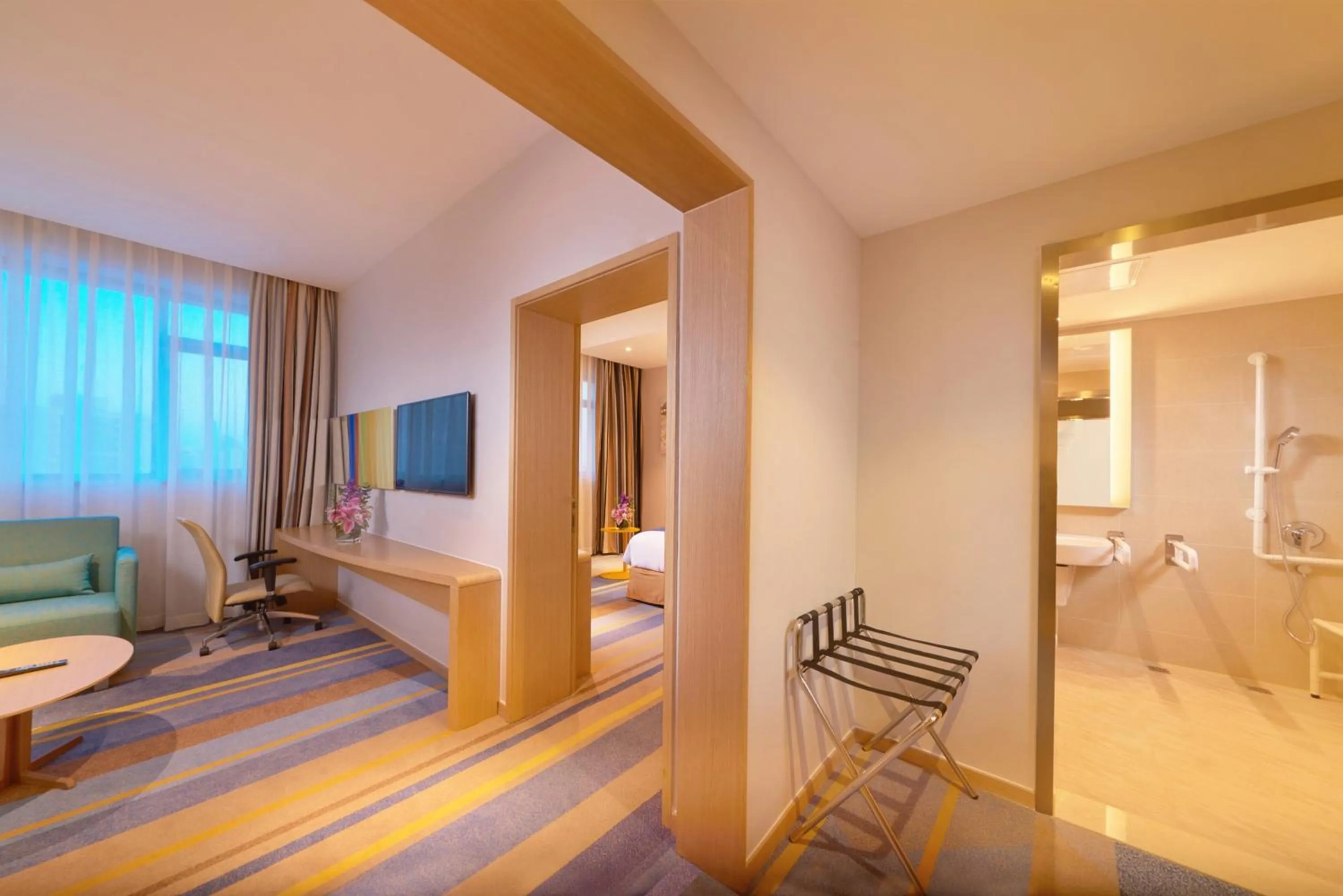 Photo of the whole room, Bed in Holiday Inn Express Shanghai Zhenping by IHG