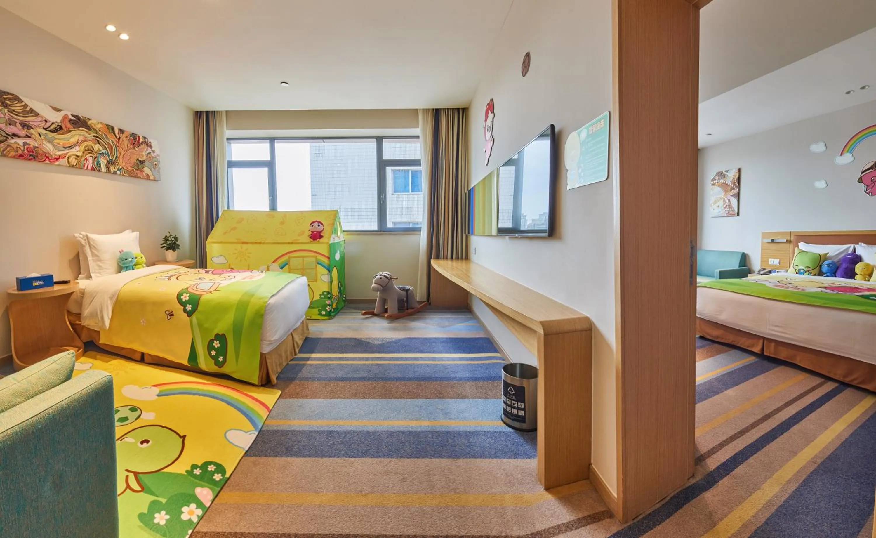 Photo of the whole room, Bed in Holiday Inn Express Shanghai Zhenping by IHG